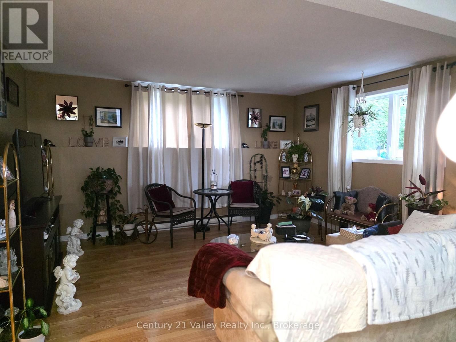 689 Fourth Street Property Photo 22
