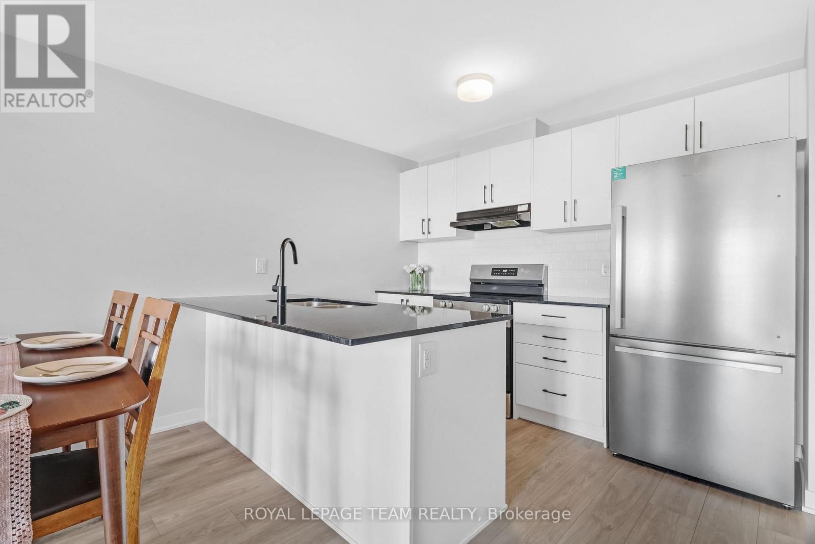 620 Parnian Private Property Photo 7