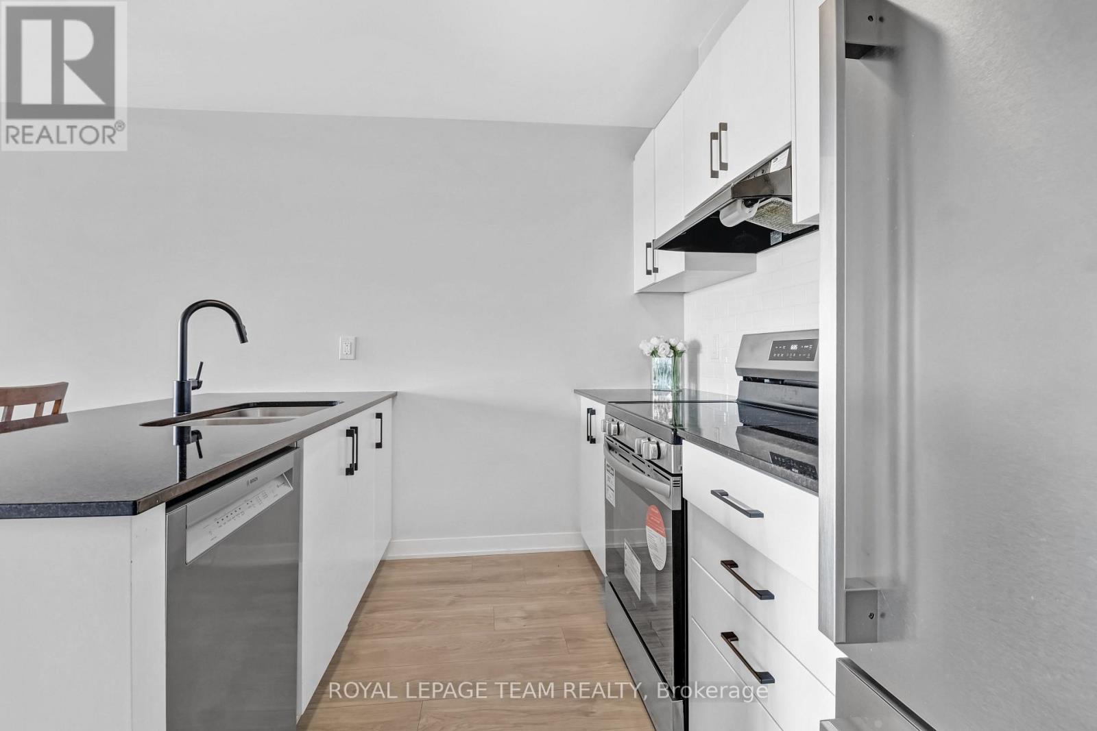 620 Parnian Private Property Photo 8