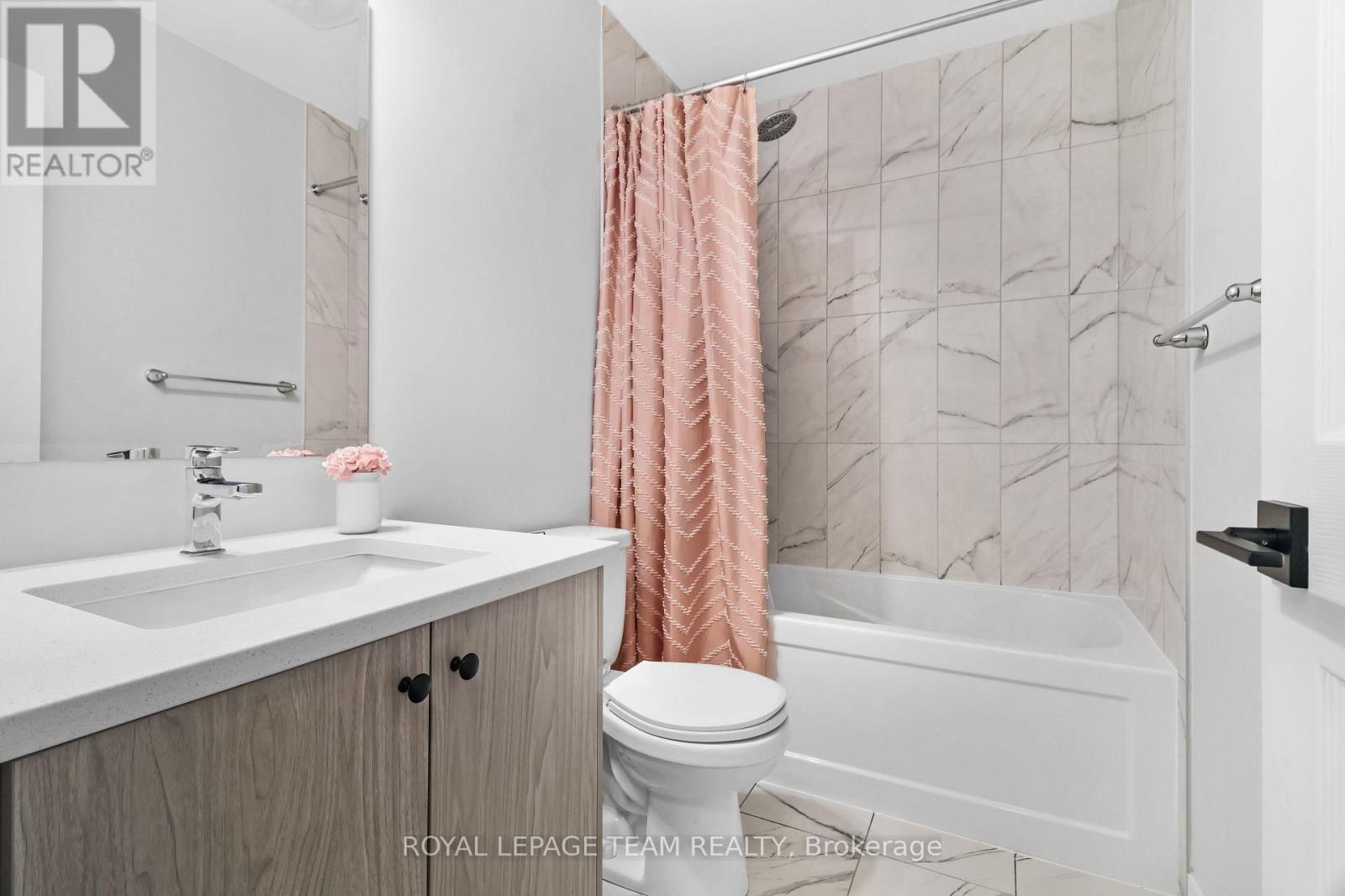 620 Parnian Private Property Photo 15