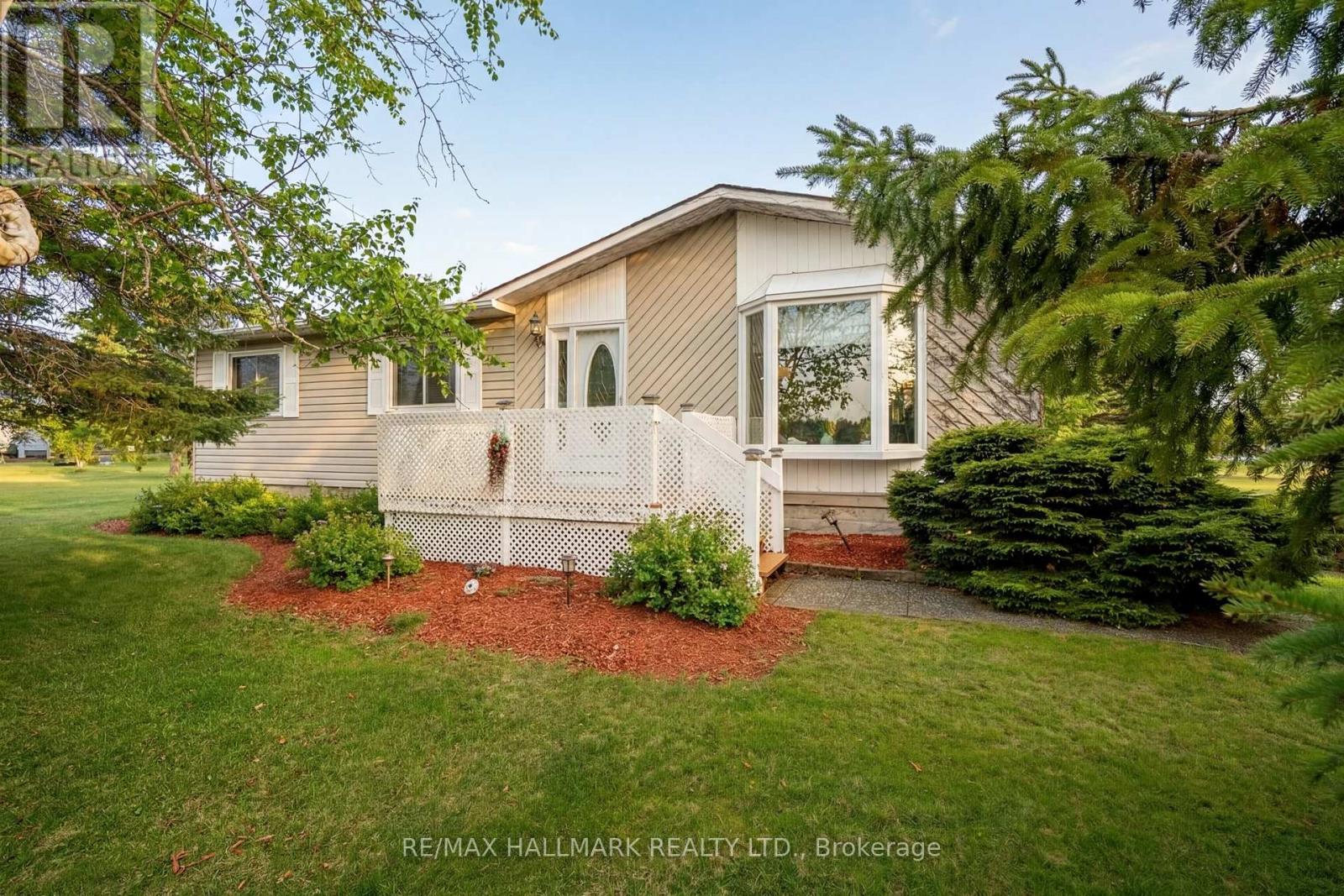 6 SEYMOUR STREET S Property Photo 1