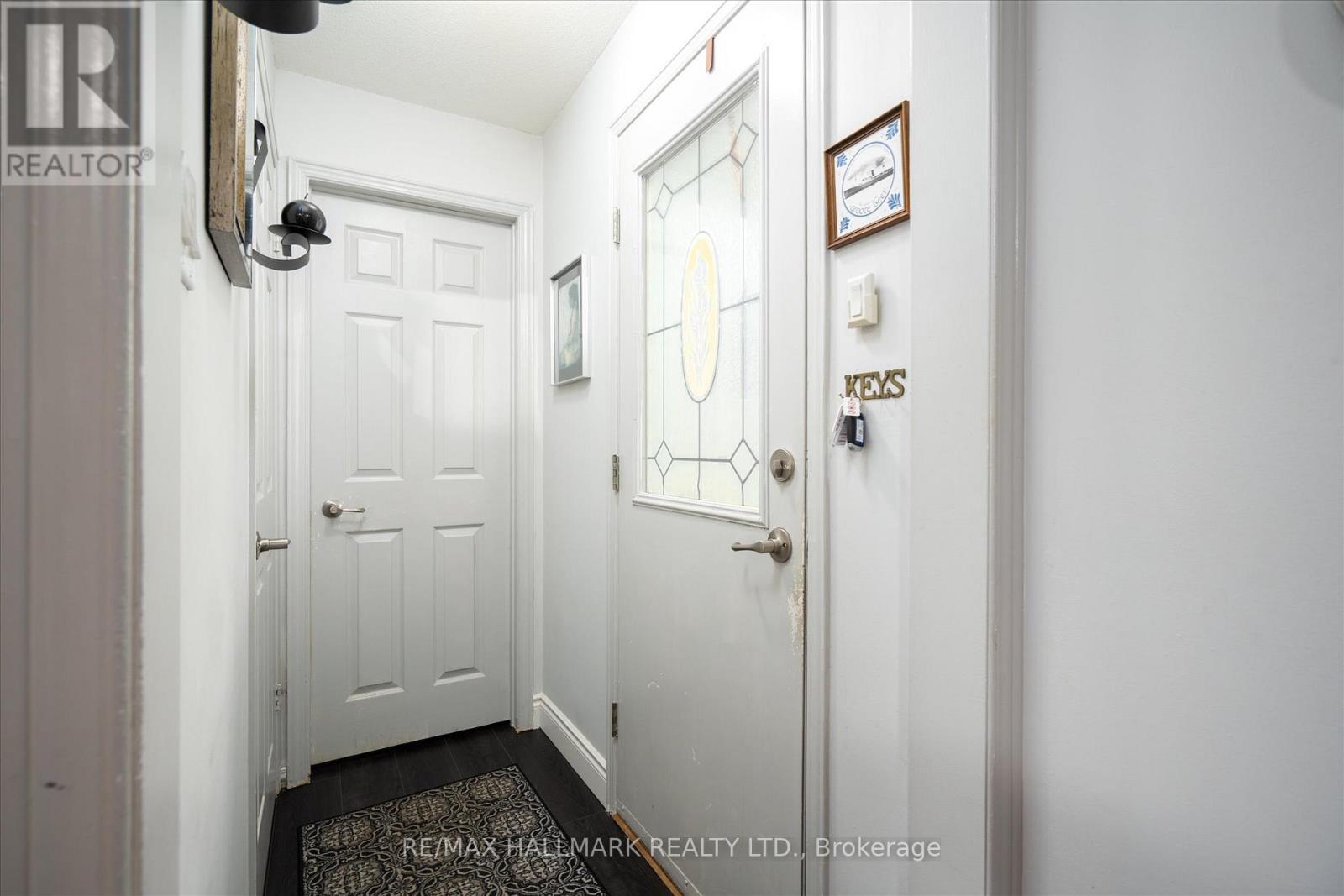 6 Seymour Street S Property Photo 8