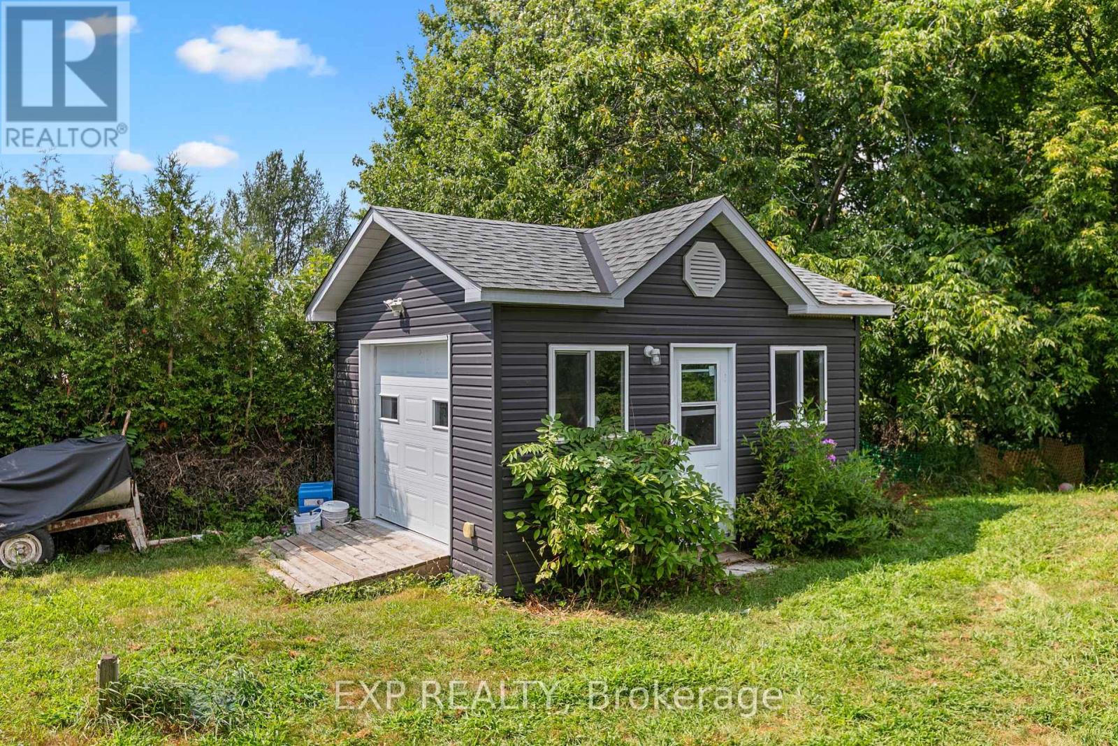 891 Lacroix Road Property Photo 32