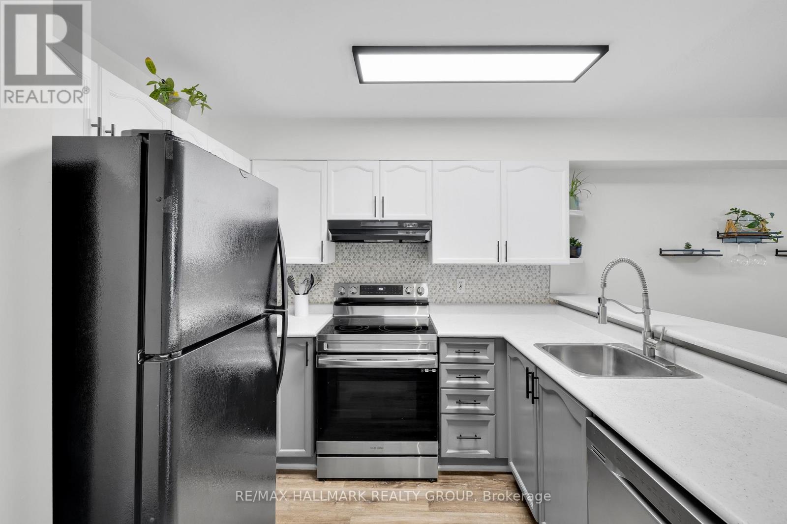 1344 Guthrie Street Property Photo 5