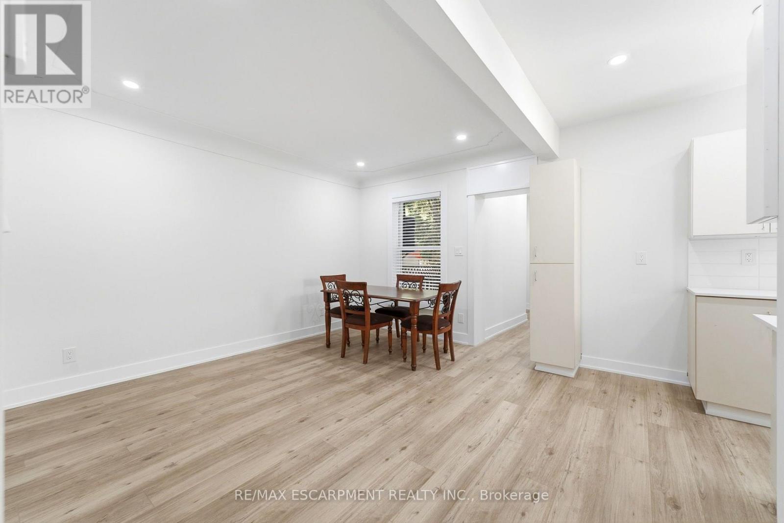 968 Main Street E Property Photo 10