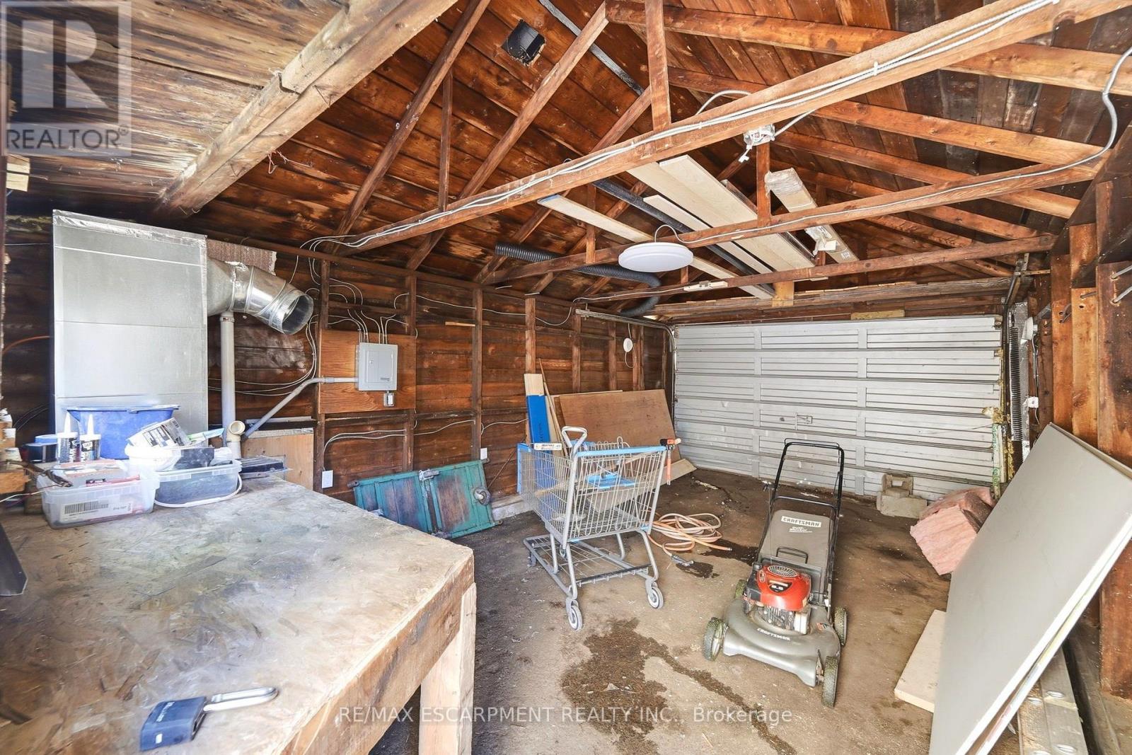 968 Main Street E Property Photo 36