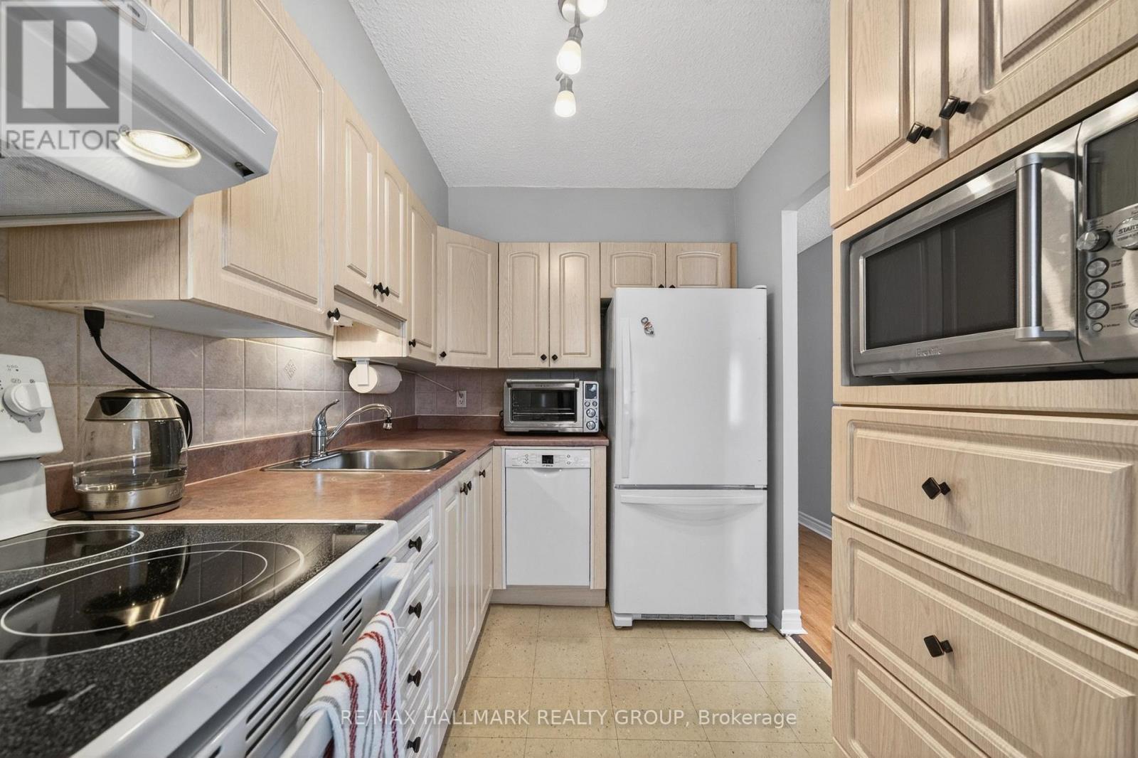 404 - 158 A Mcarthur Avenue Property Photo 12