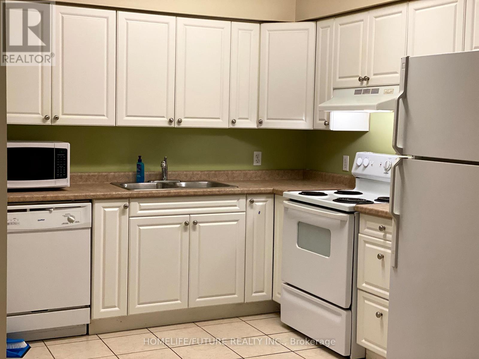 402 - 271 Lester Street Property Photo 2