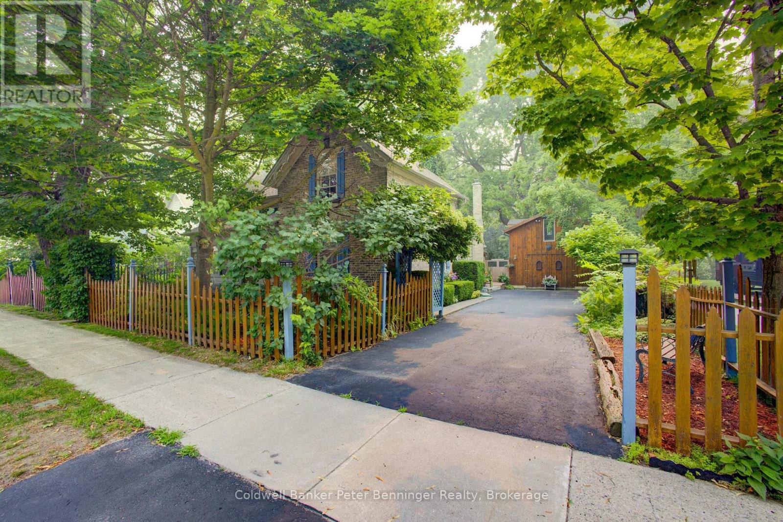 817 Olde Victoria Street Property Photo 3