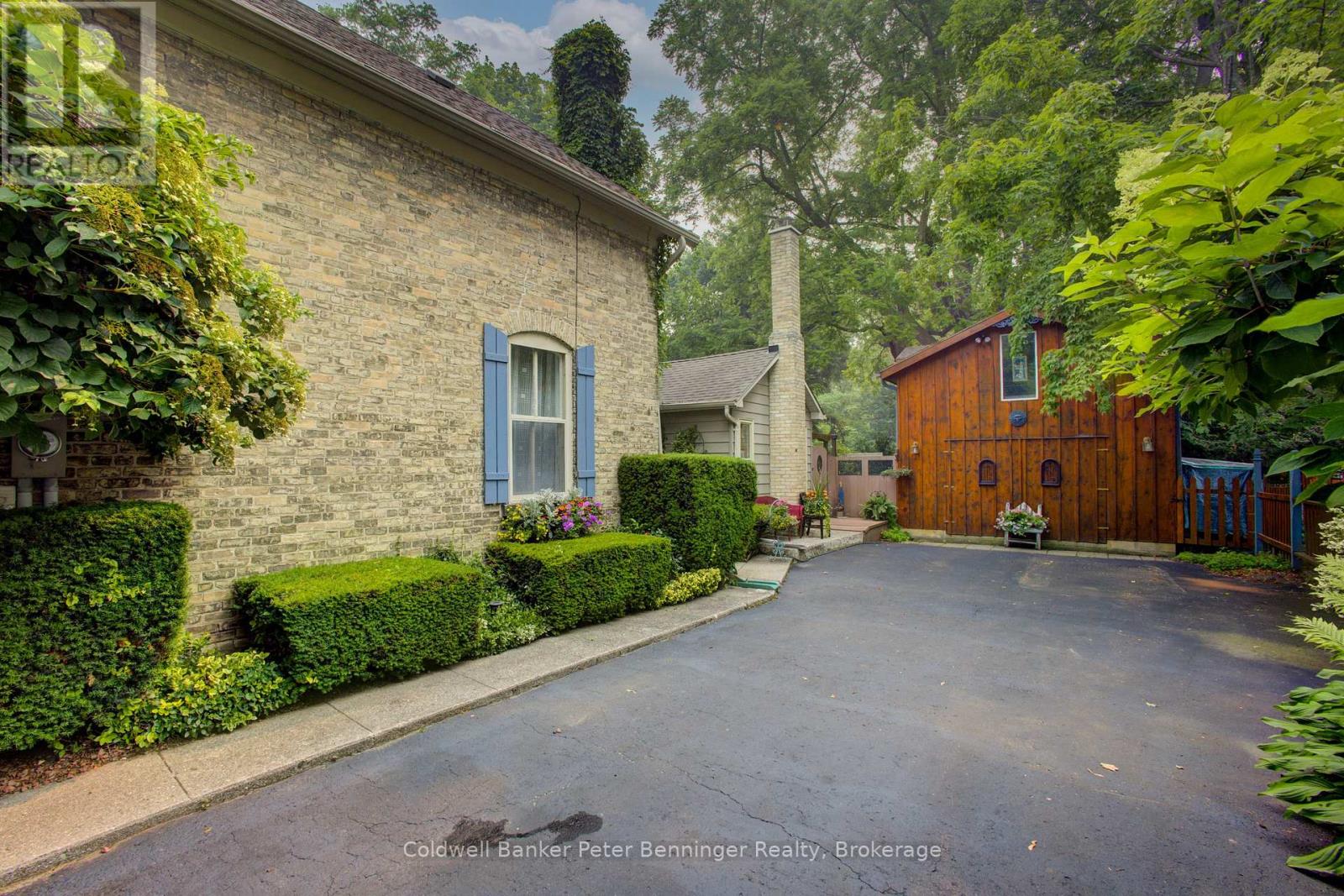 817 Olde Victoria Street Property Photo 4
