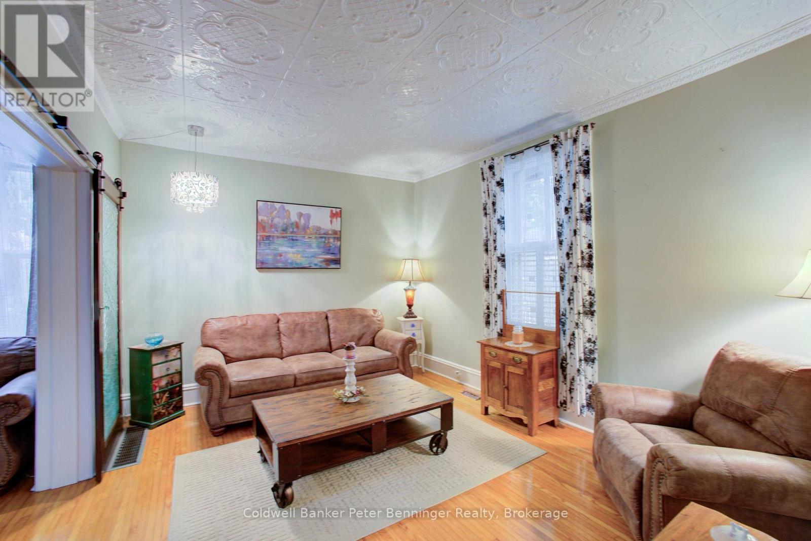 817 Olde Victoria Street Property Photo 9