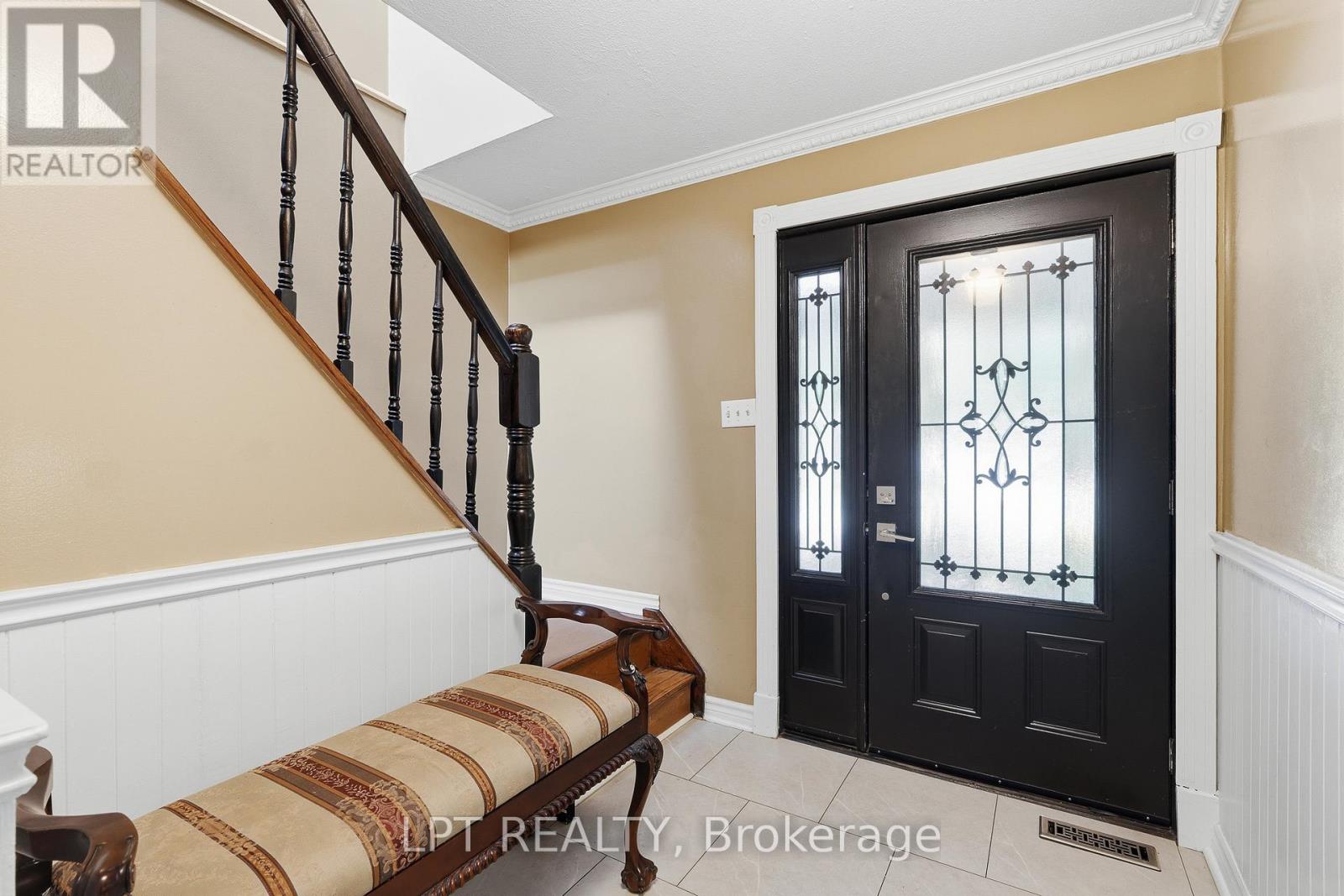 18 Louise Crescent Property Photo 3