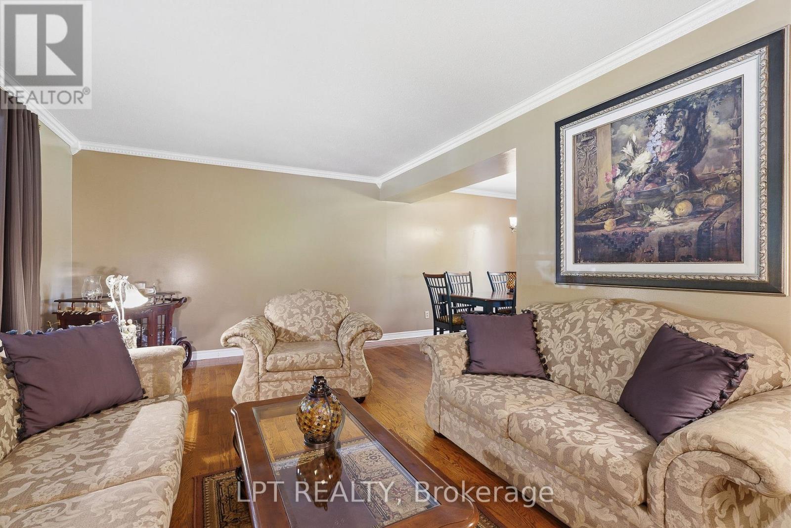 18 Louise Crescent Property Photo 4