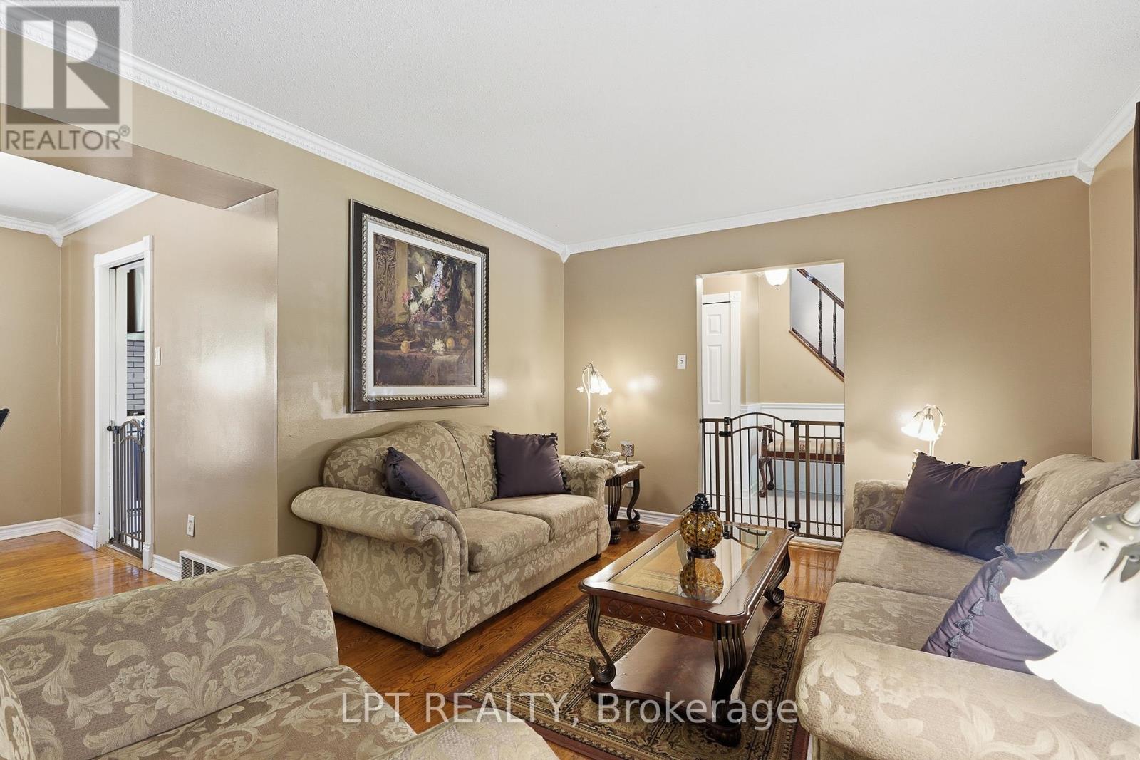 18 Louise Crescent Property Photo 5