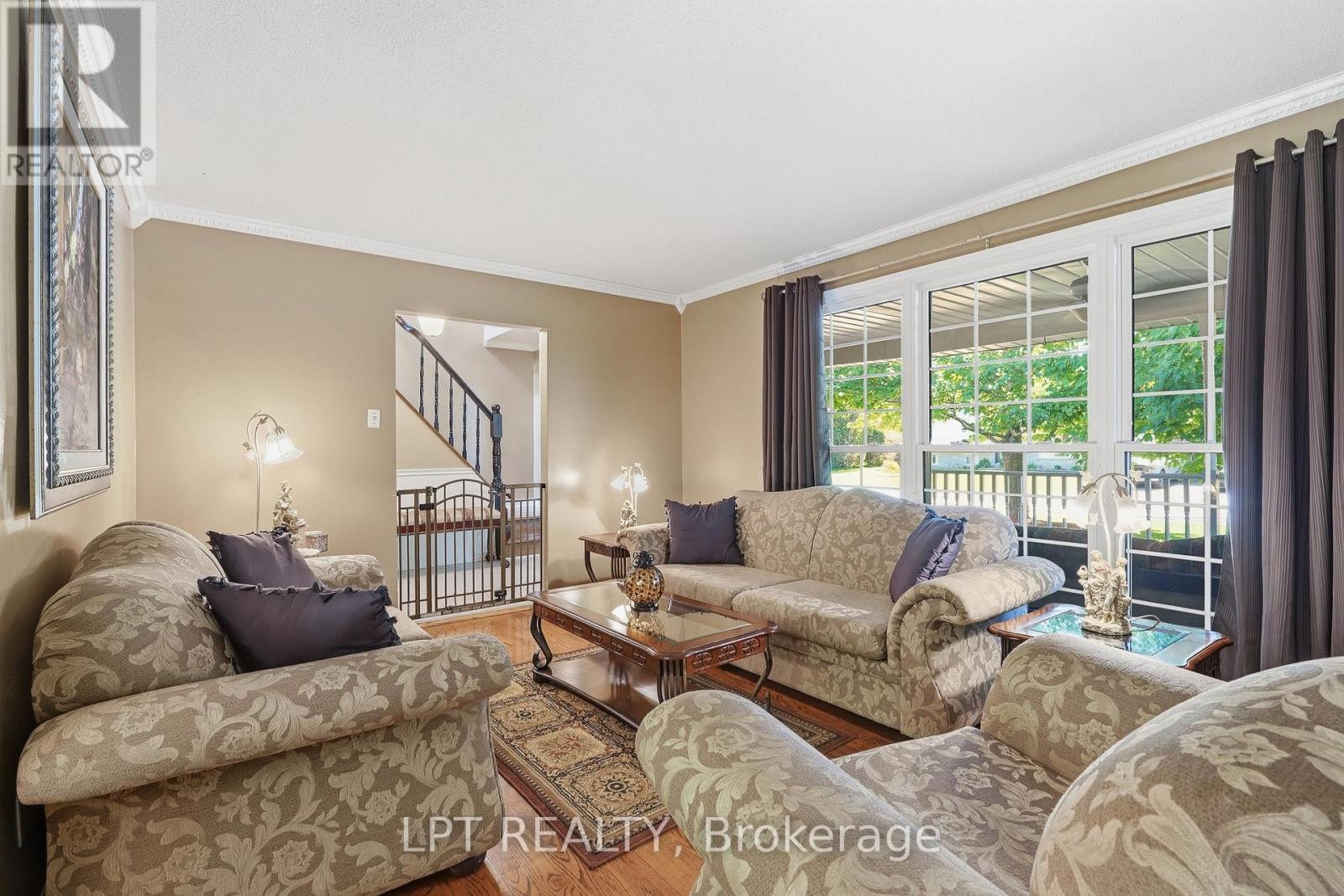 18 Louise Crescent Property Photo 6