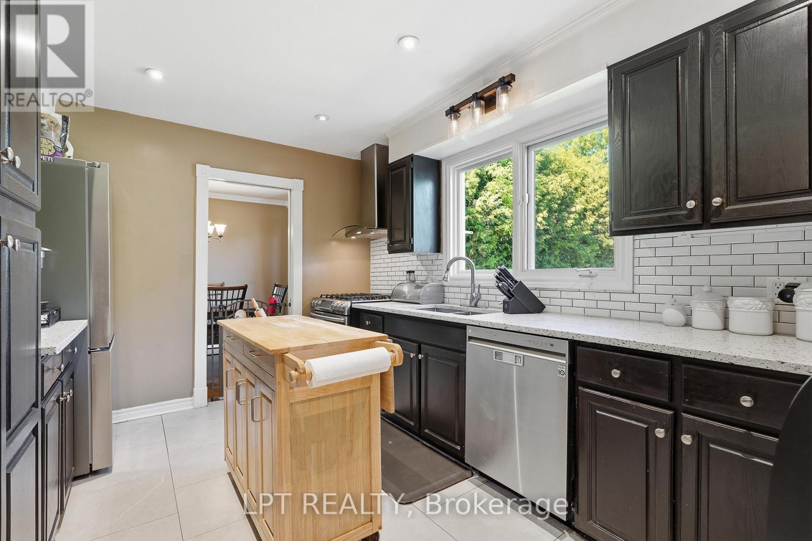 18 Louise Crescent Property Photo 8