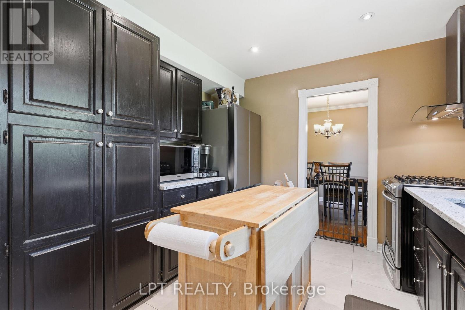 18 Louise Crescent Property Photo 9