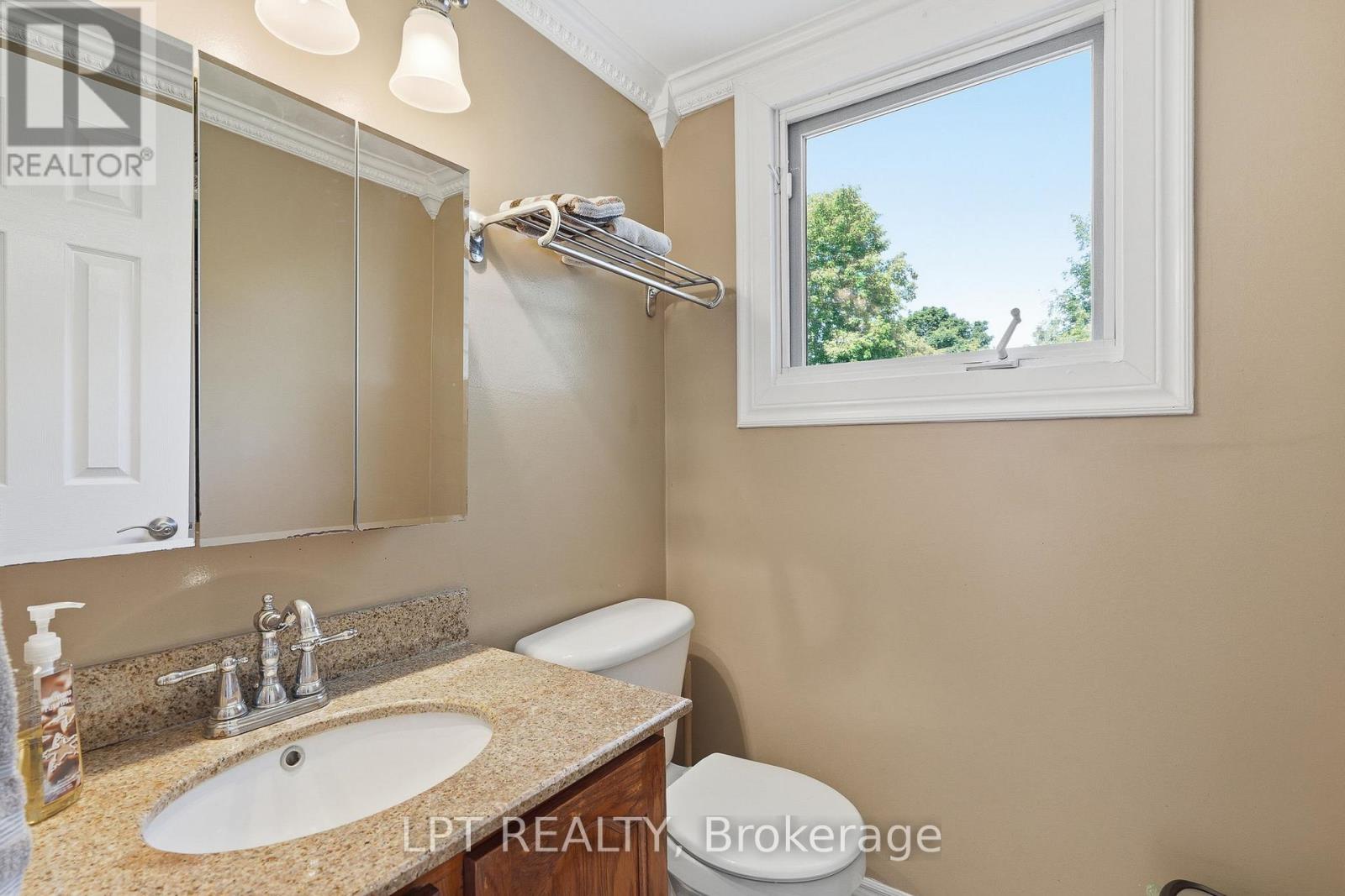 18 Louise Crescent Property Photo 11