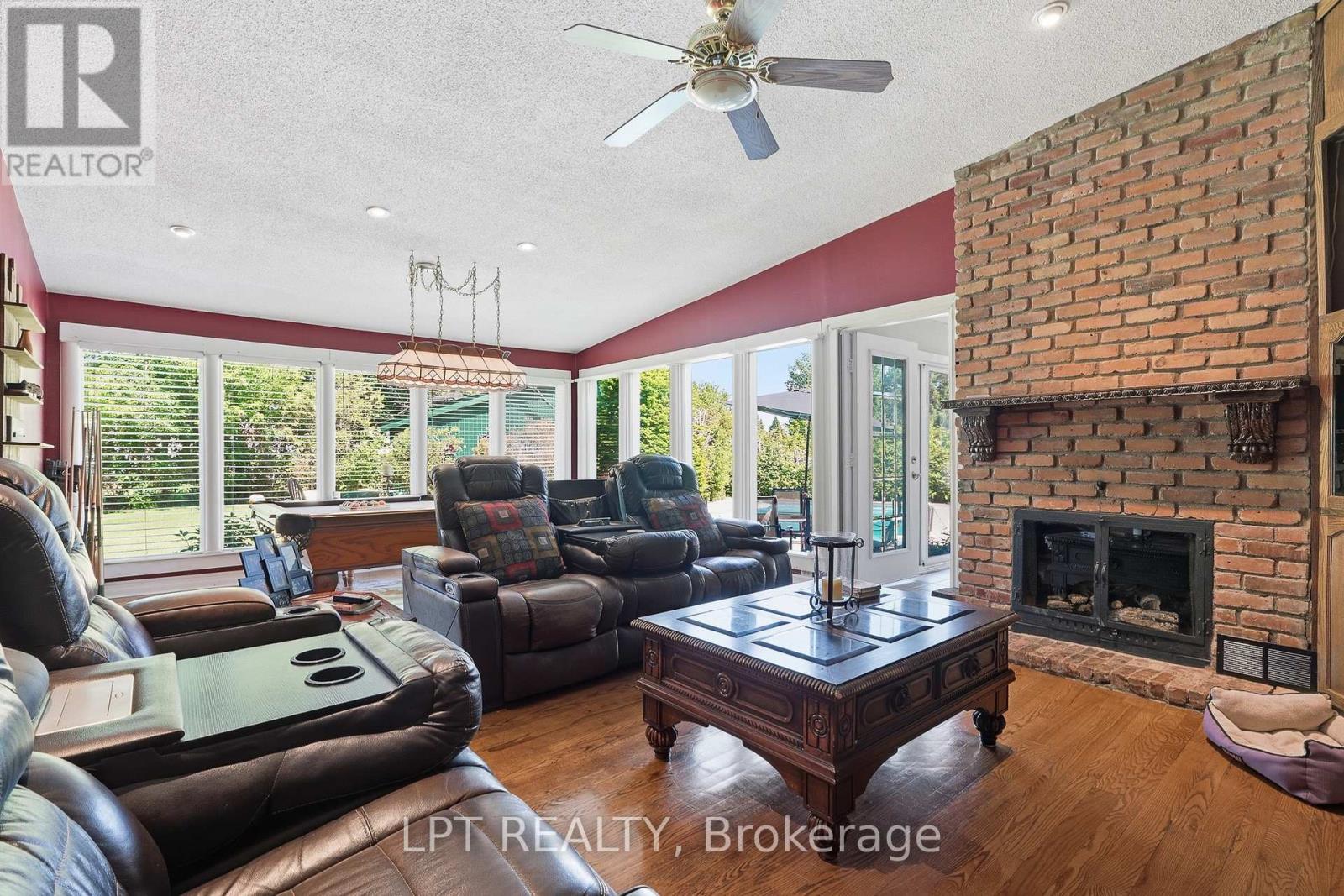 18 Louise Crescent Property Photo 12