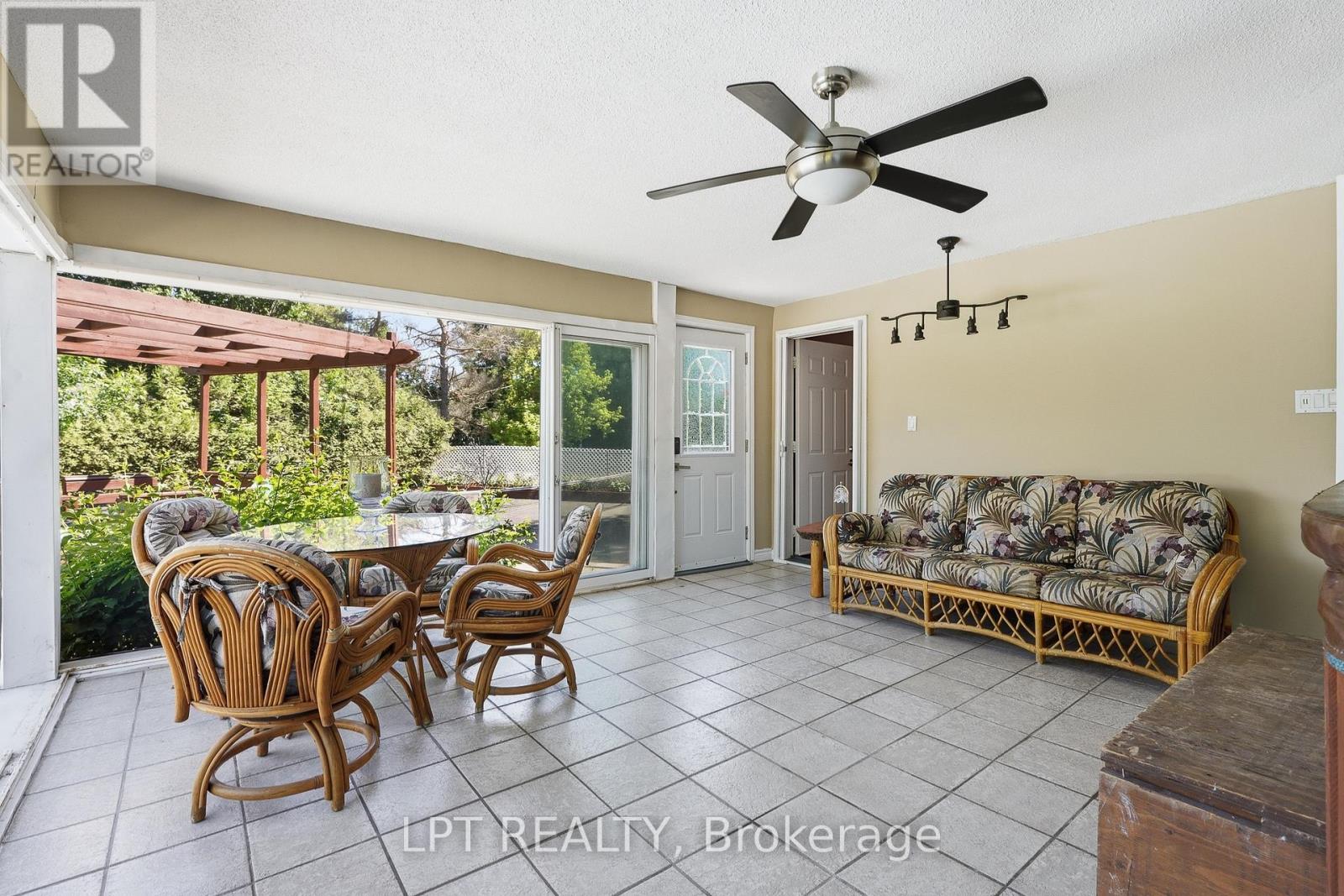 18 Louise Crescent Property Photo 15