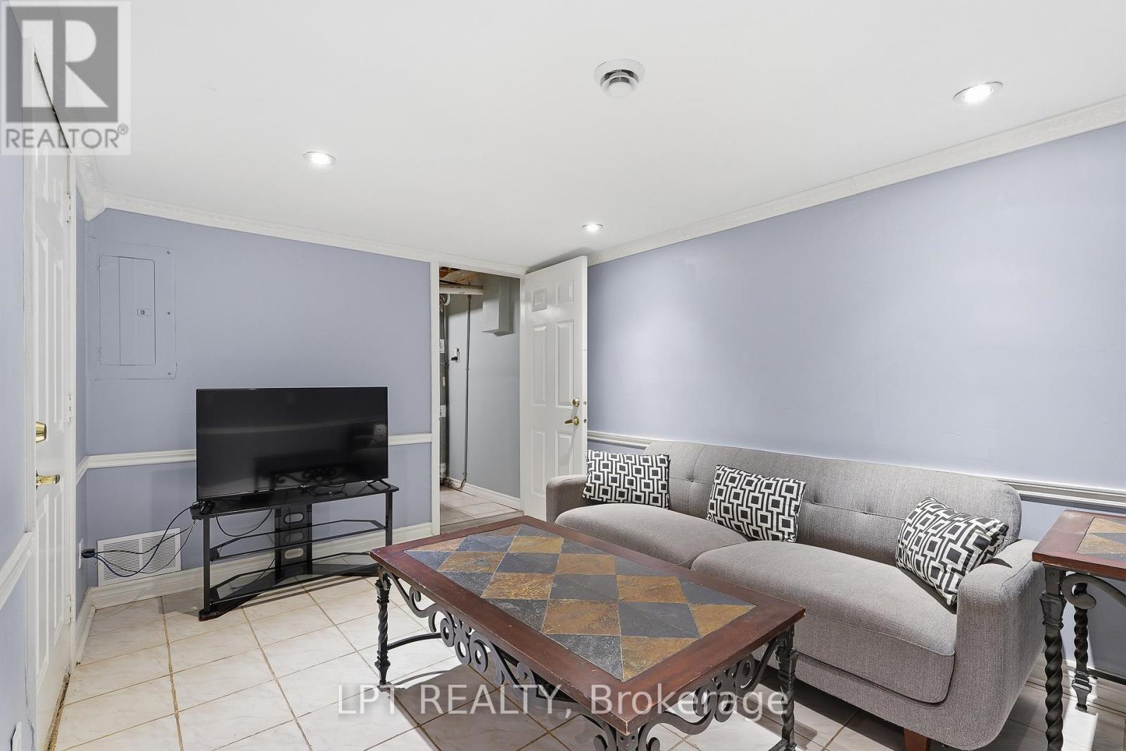 18 Louise Crescent Property Photo 23
