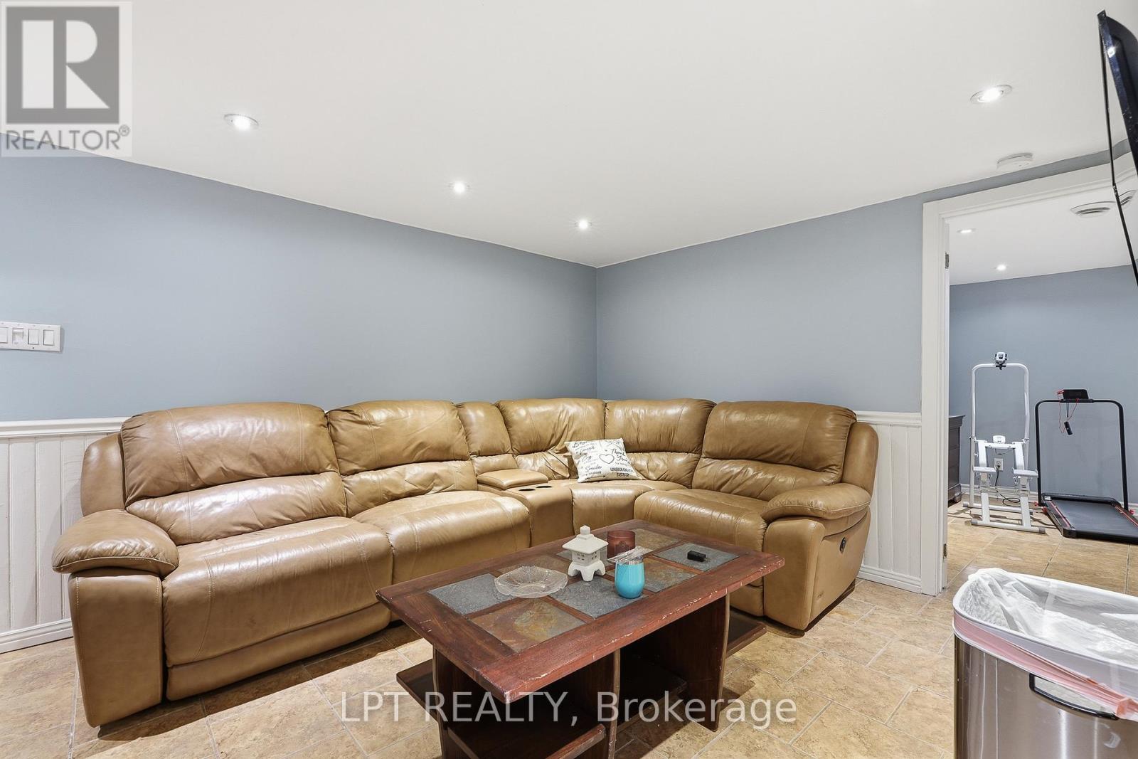 18 Louise Crescent Property Photo 27