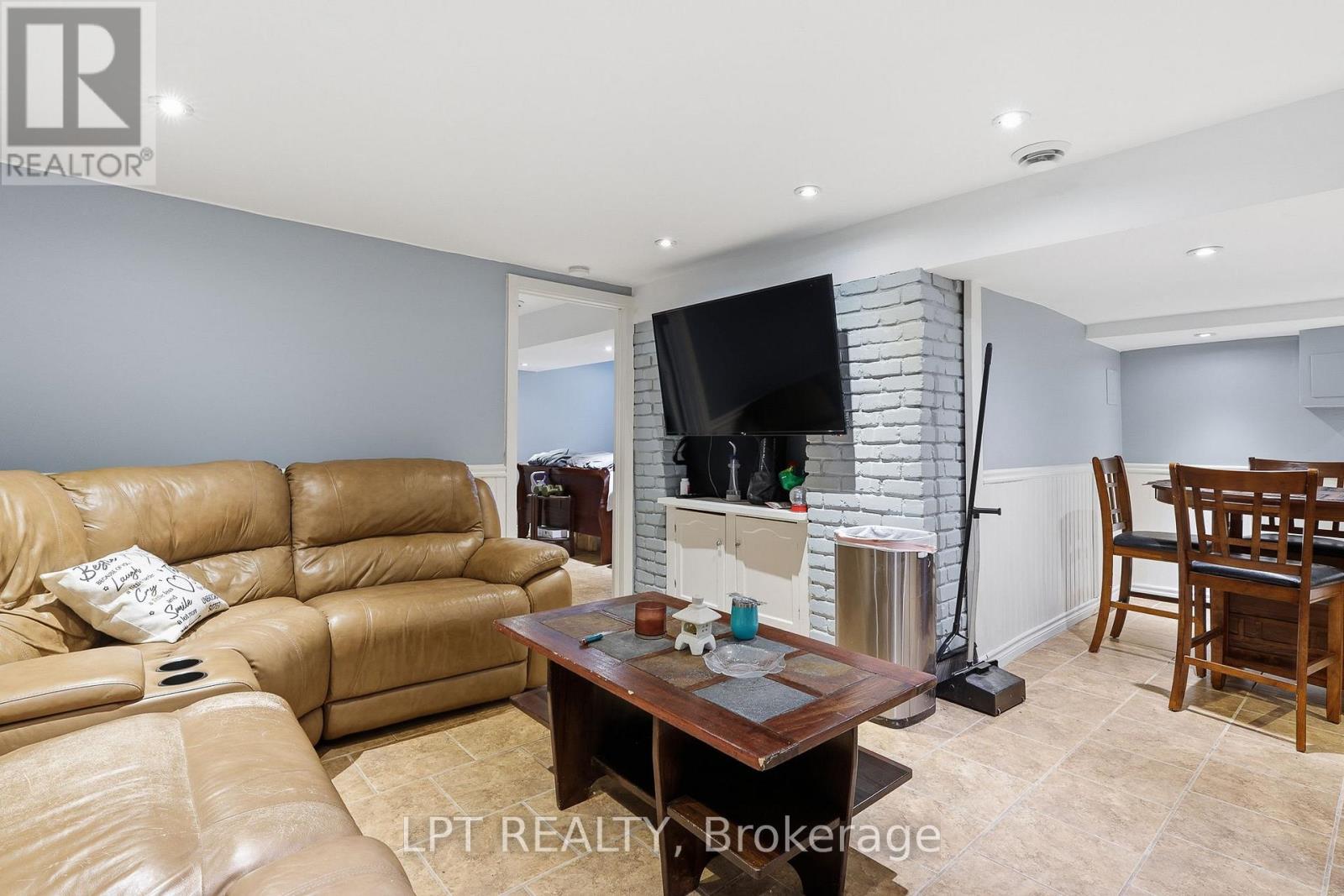 18 Louise Crescent Property Photo 28