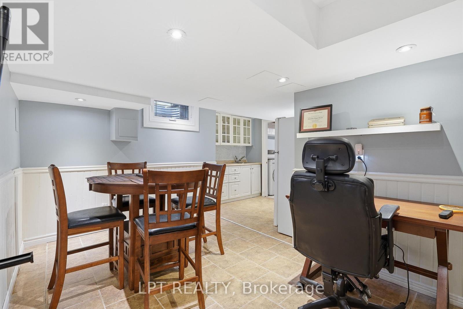 18 Louise Crescent Property Photo 29