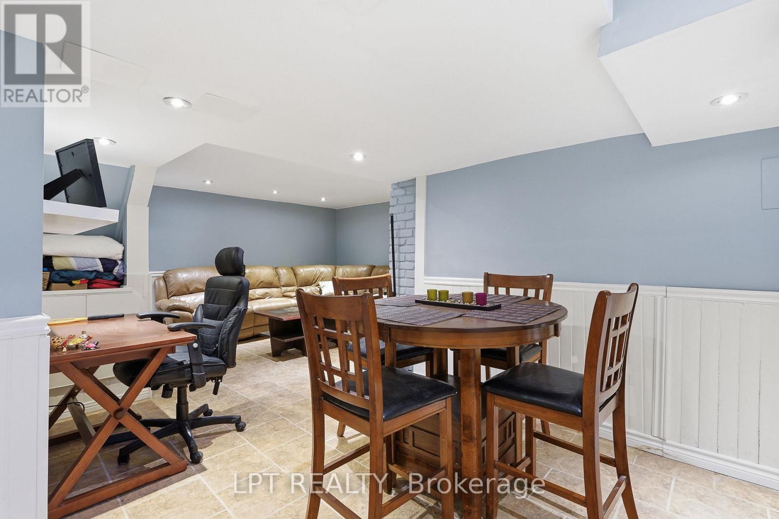18 Louise Crescent Property Photo 30
