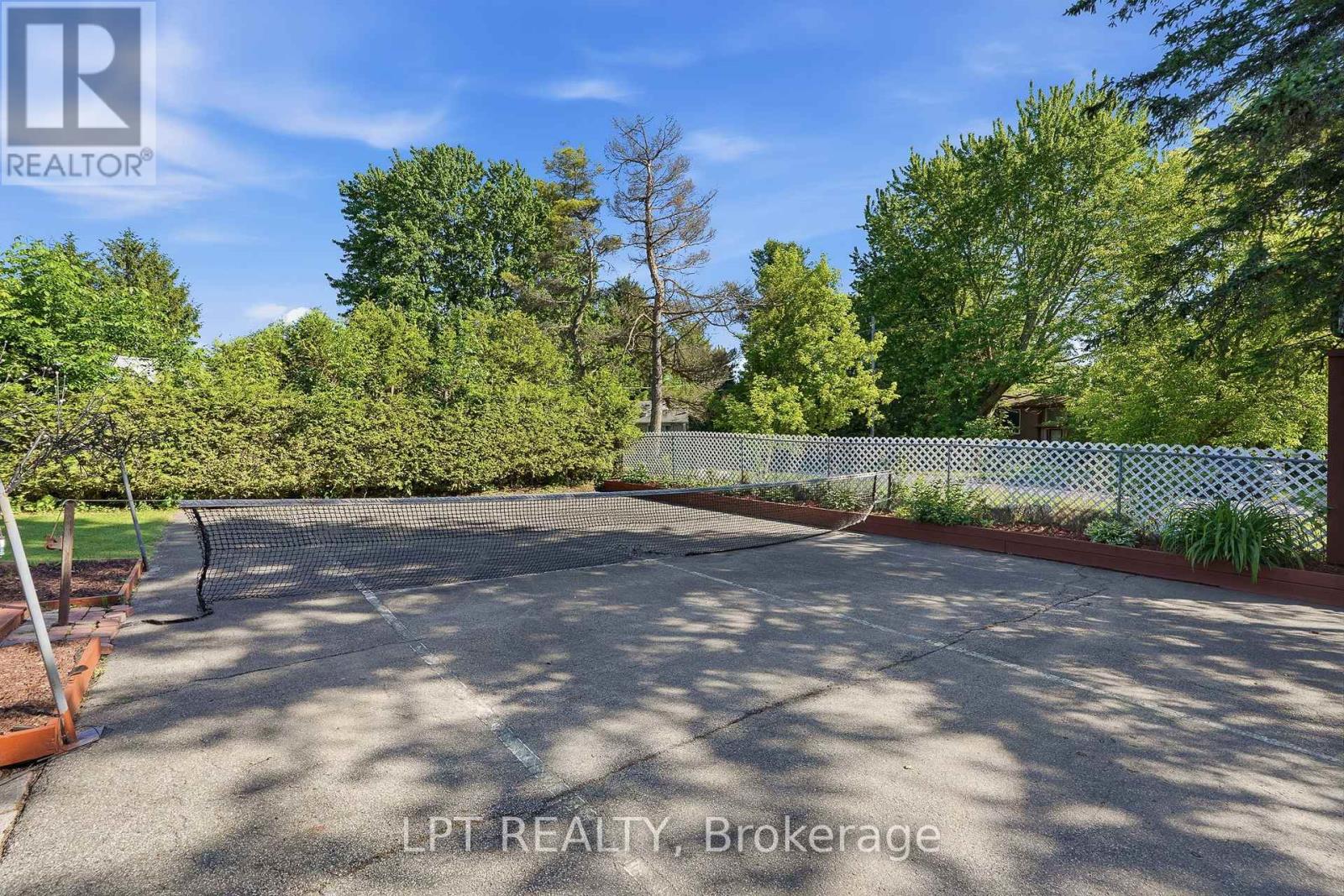 18 Louise Crescent Property Photo 35