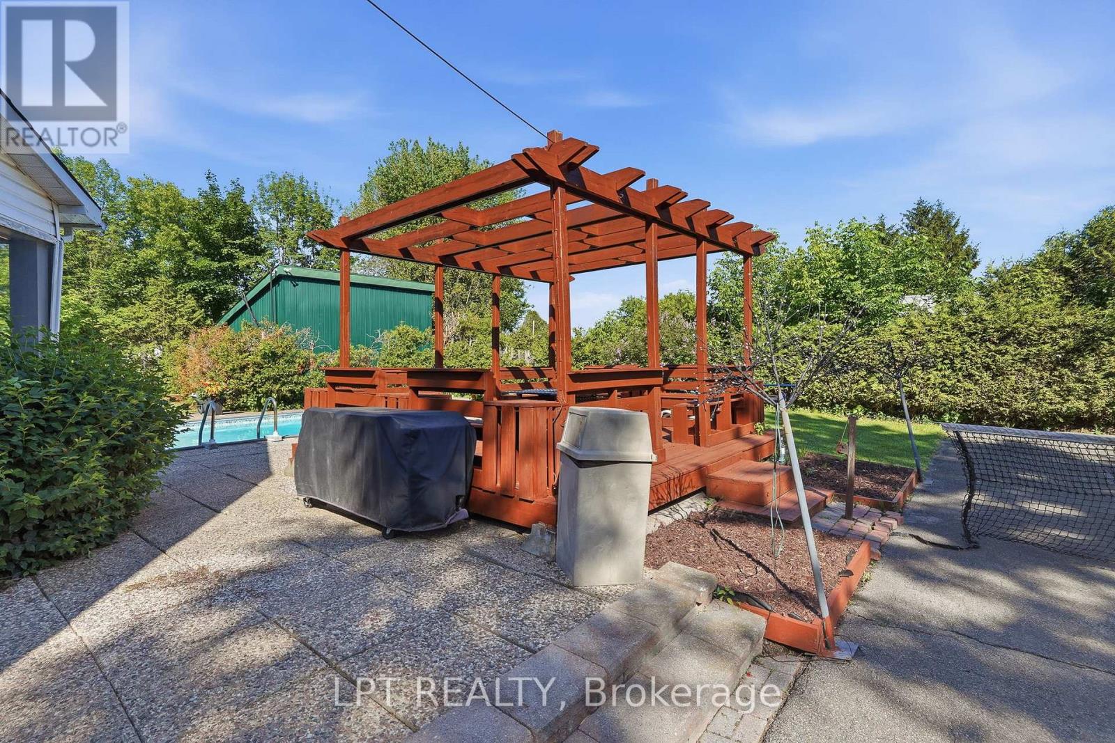 18 Louise Crescent Property Photo 36