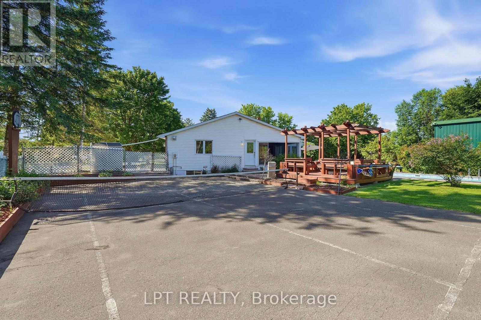 18 Louise Crescent Property Photo 37