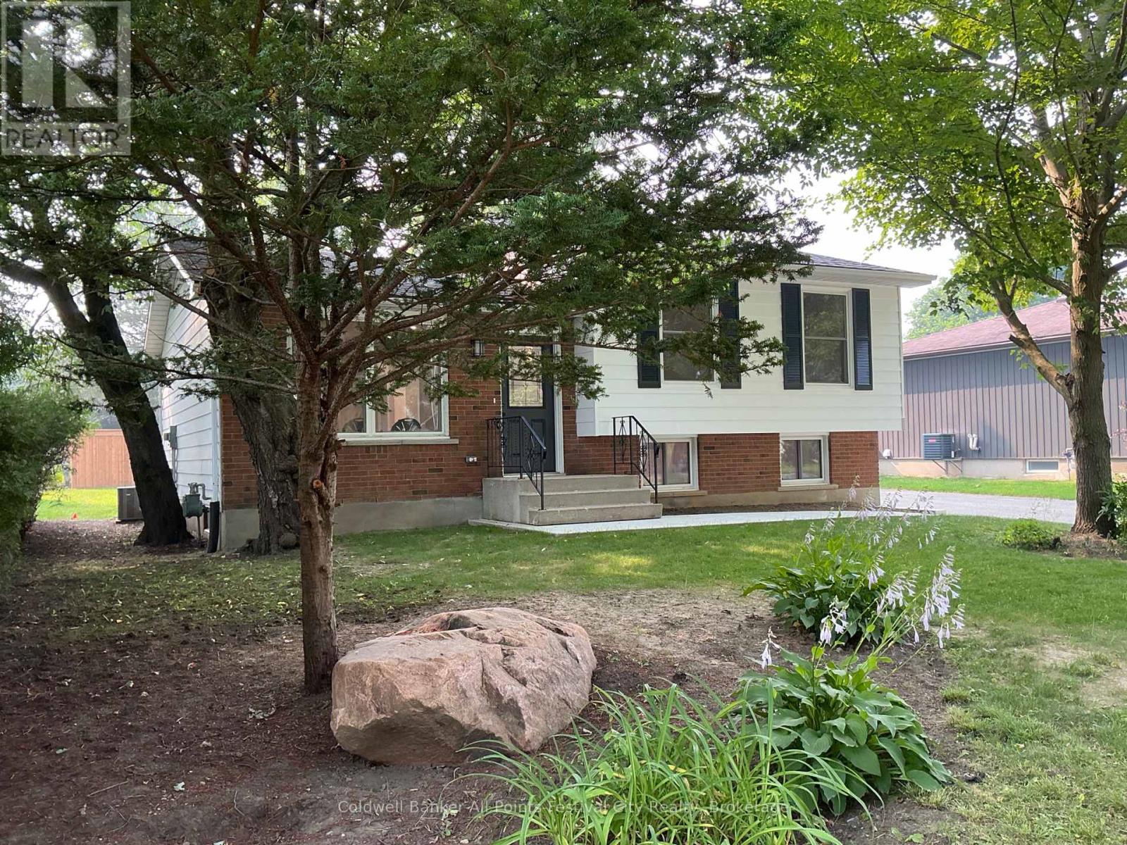 237 Wellington Street Property Photo 27