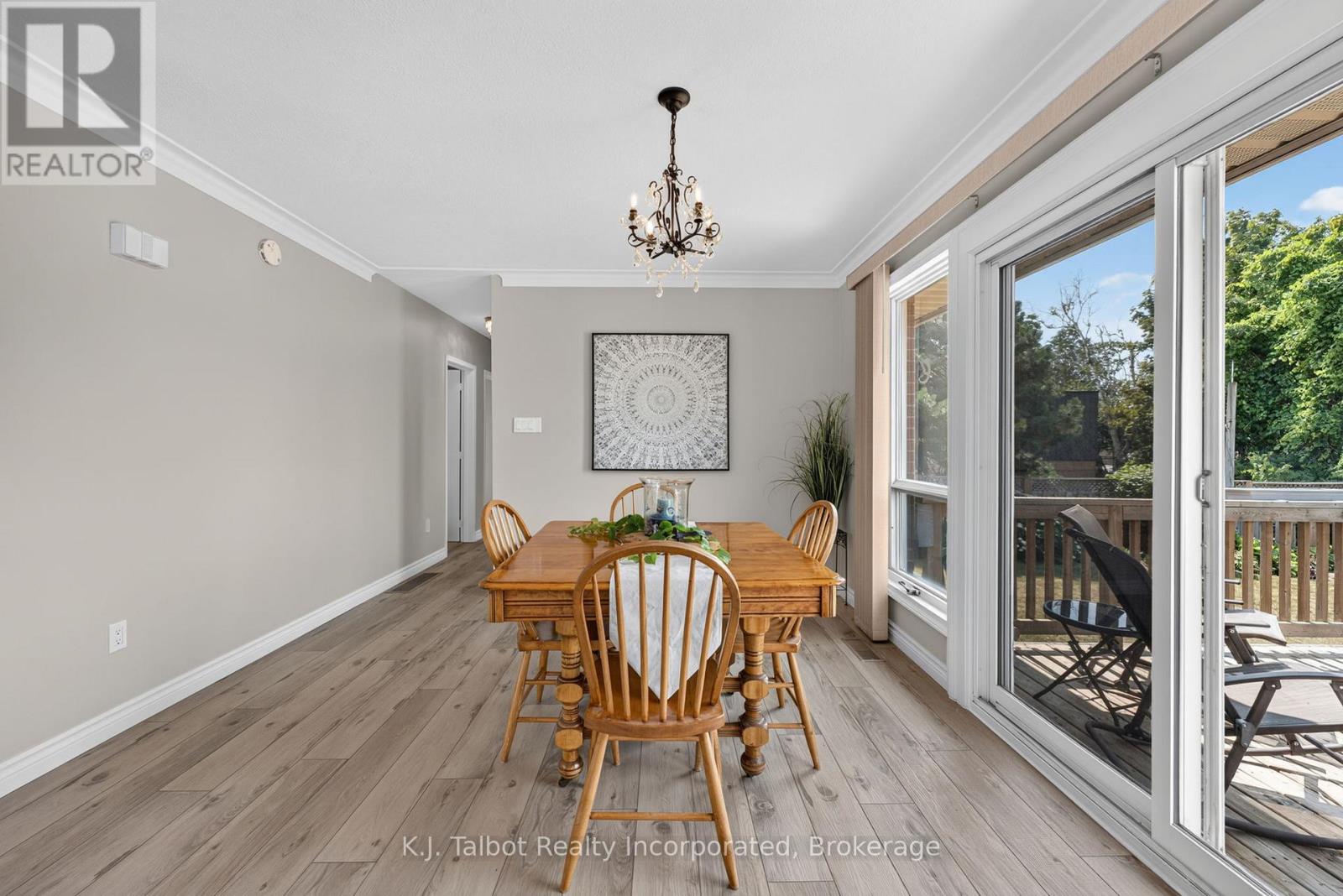 382 Huron Road Property Photo 14