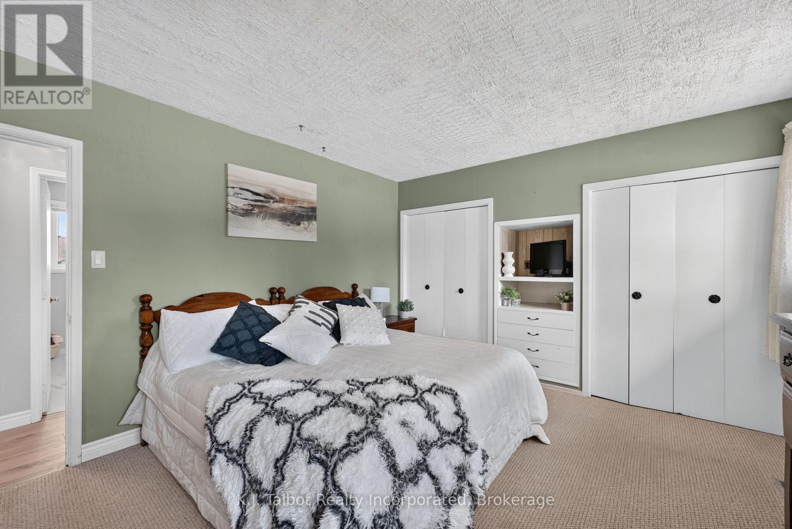 382 Huron Road Property Photo 18