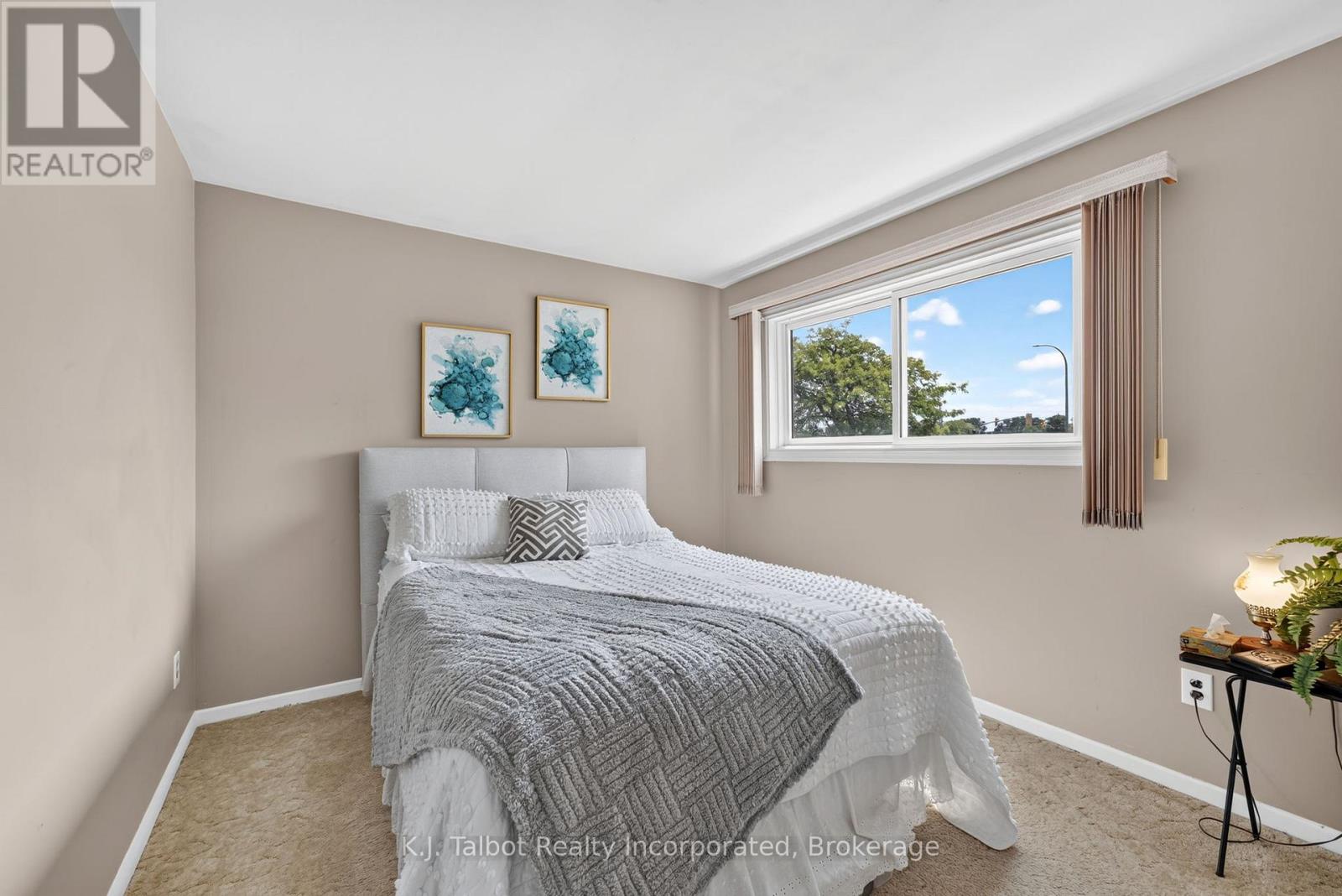 382 Huron Road Property Photo 20