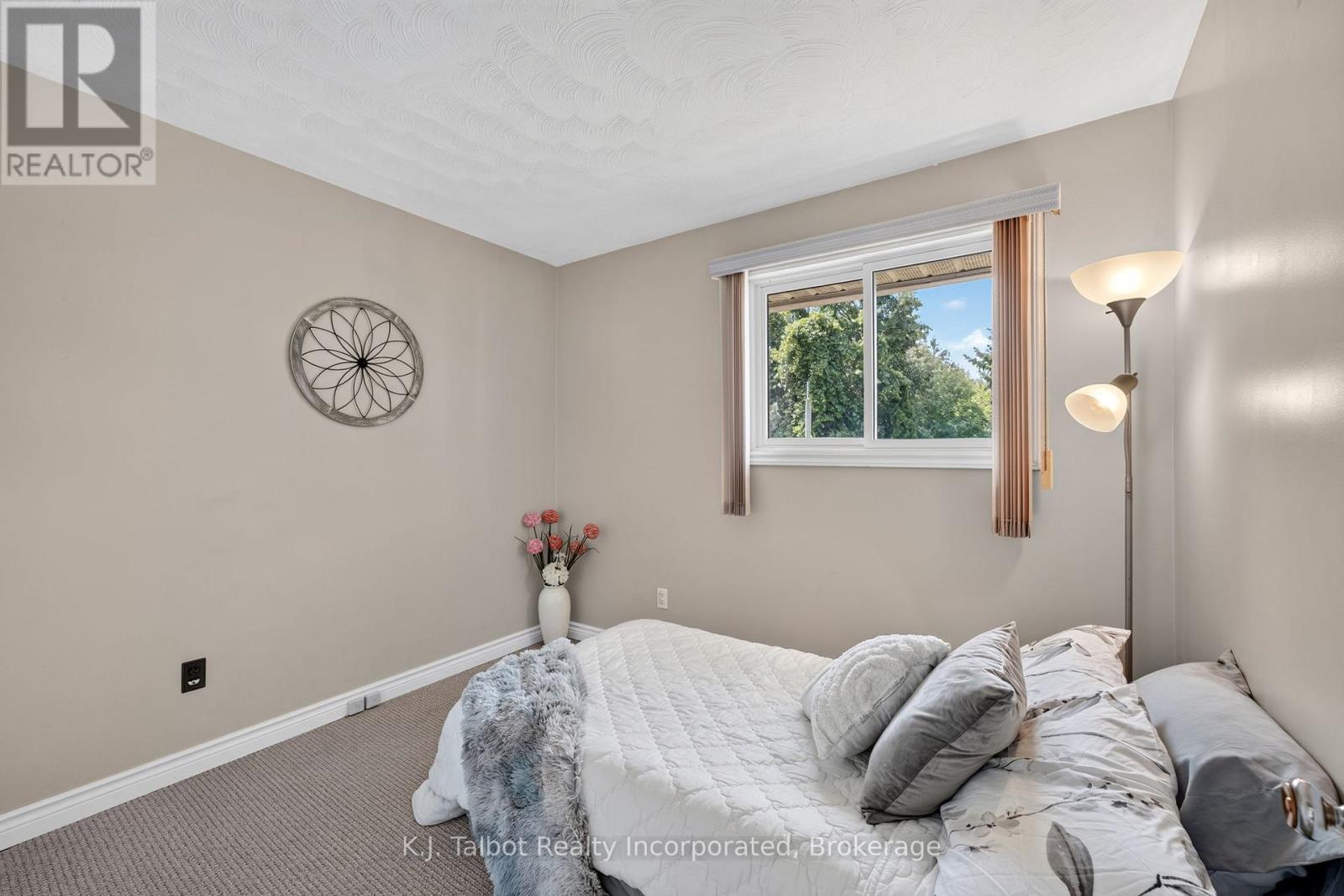 382 Huron Road Property Photo 22