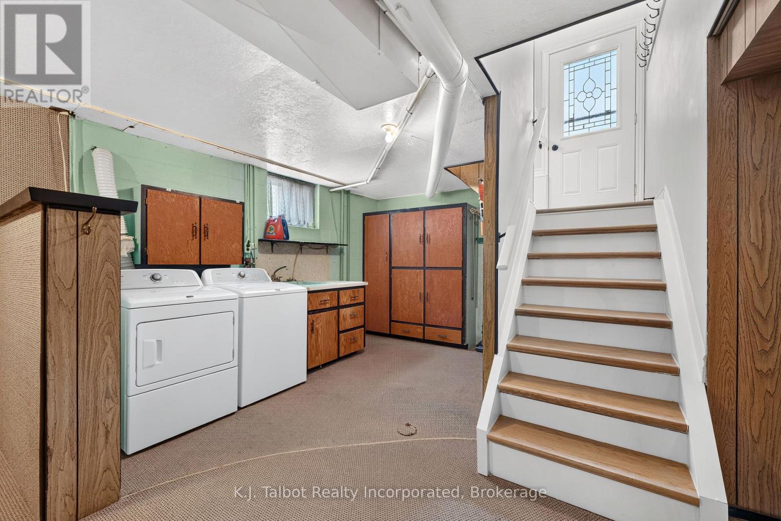 382 Huron Road Property Photo 30