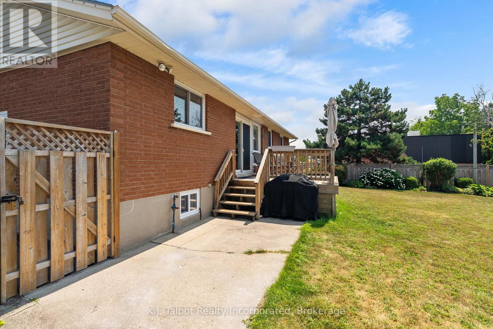 382 Huron Road Property Photo 44