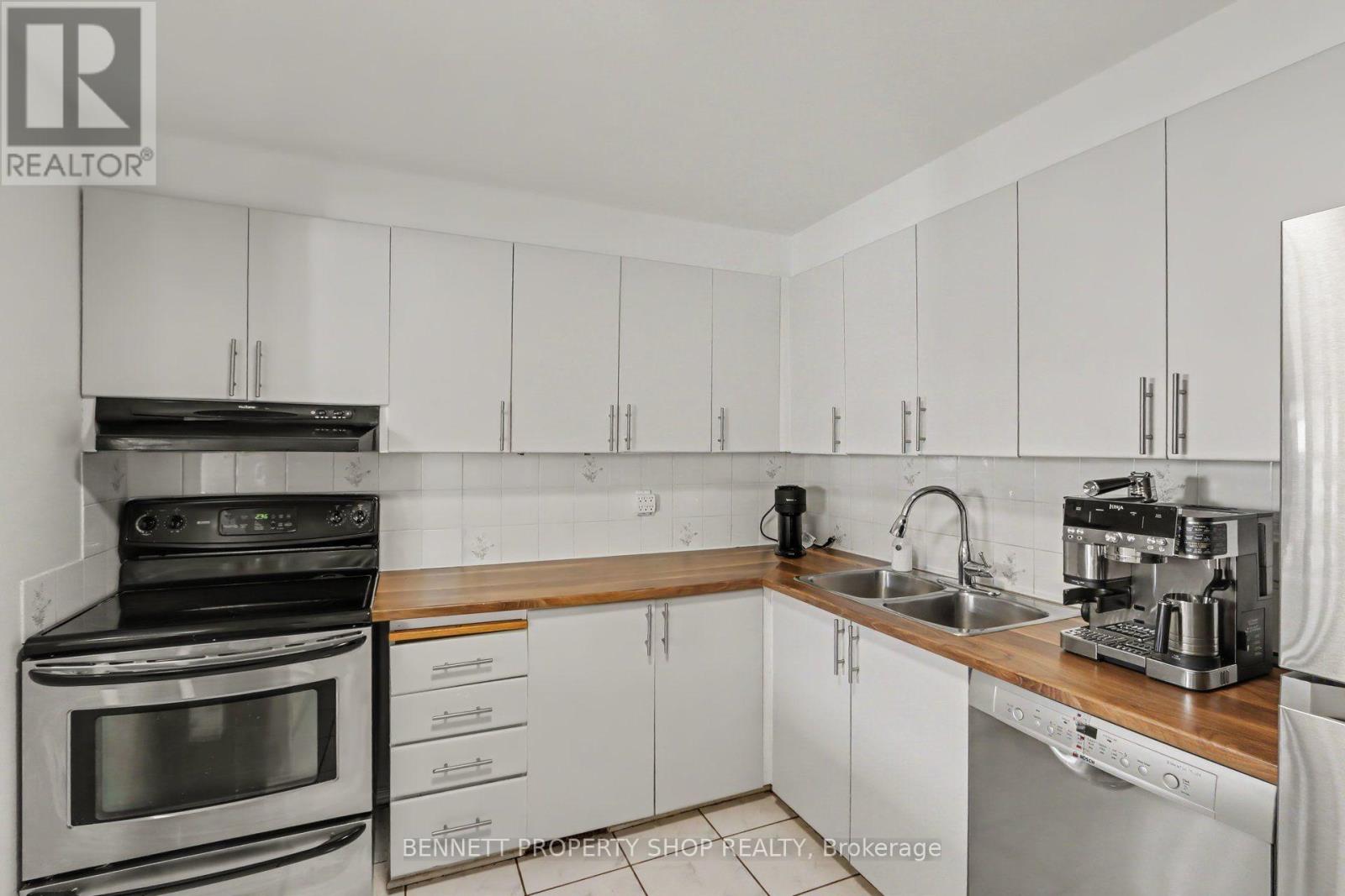 B - 2 Maple Ridge Crescent Property Photo 5