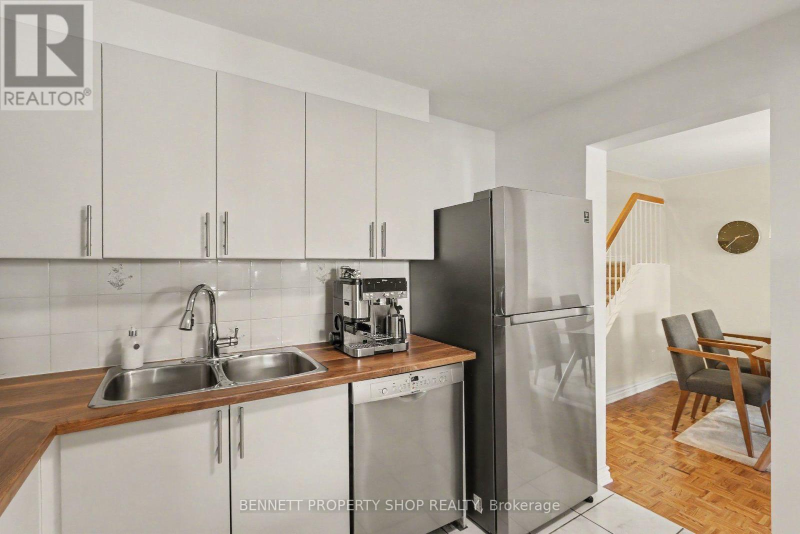 B - 2 Maple Ridge Crescent Property Photo 6