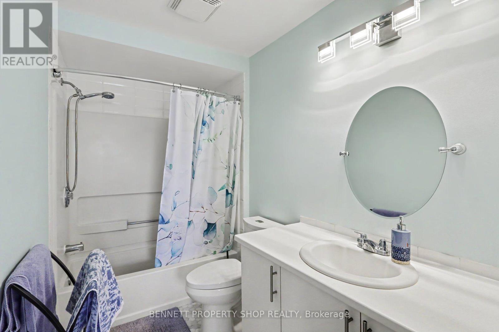 B - 2 Maple Ridge Crescent Property Photo 9