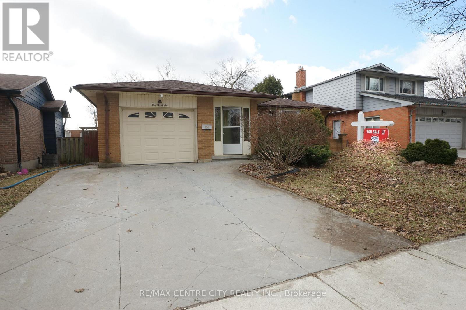 136 Concord Crescent Property Photo 1