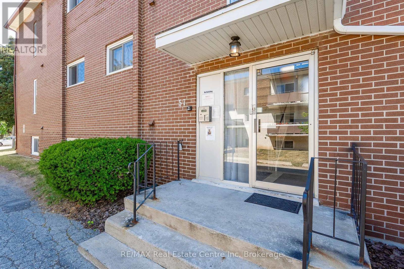 102 - 57 Conroy Crescent Property Photo 4