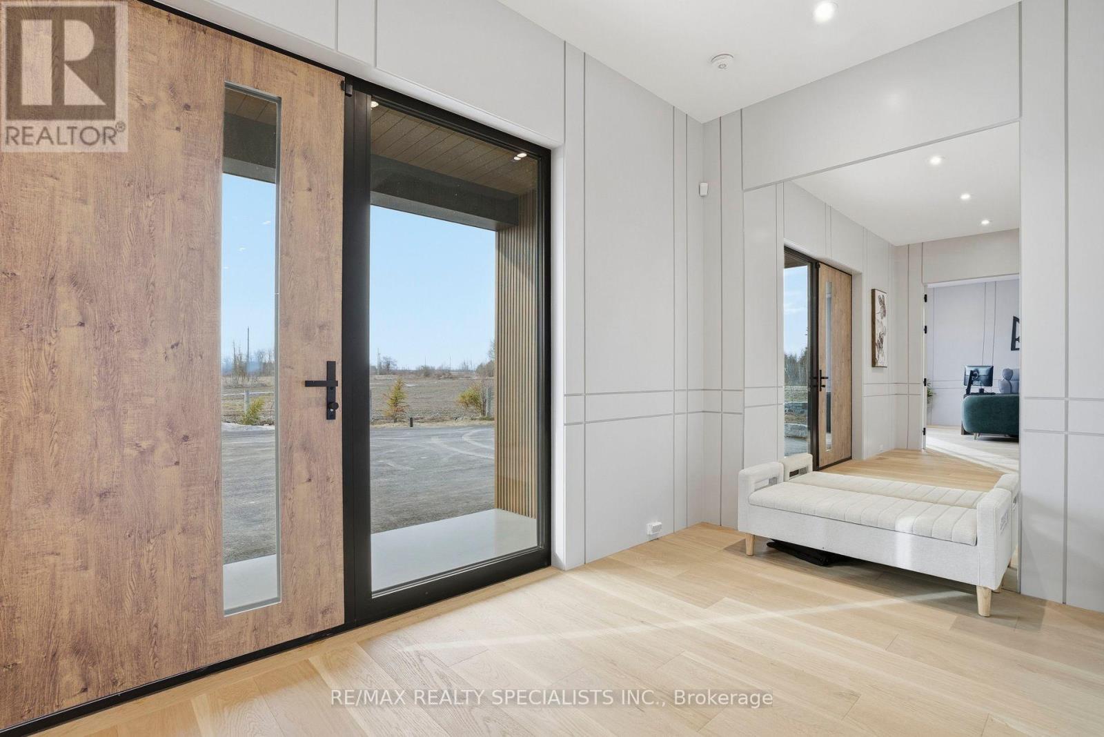 295449 8th Line Property Photo 6