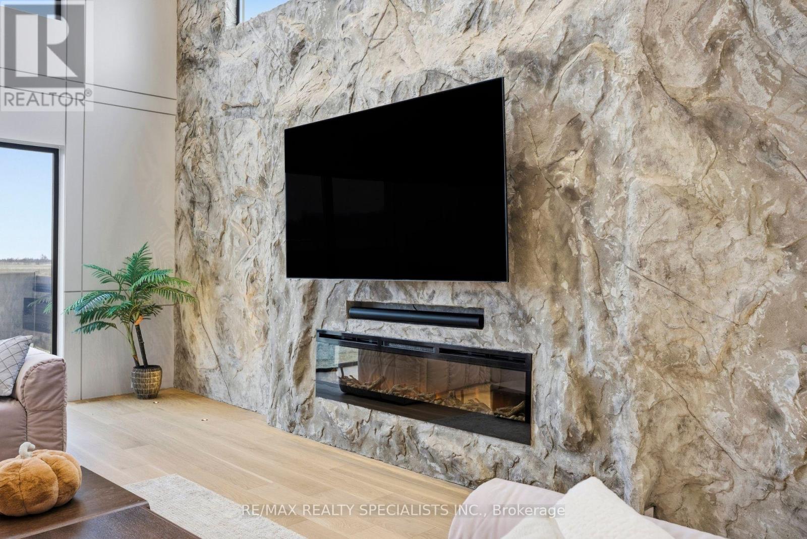 295449 8th Line Property Photo 11