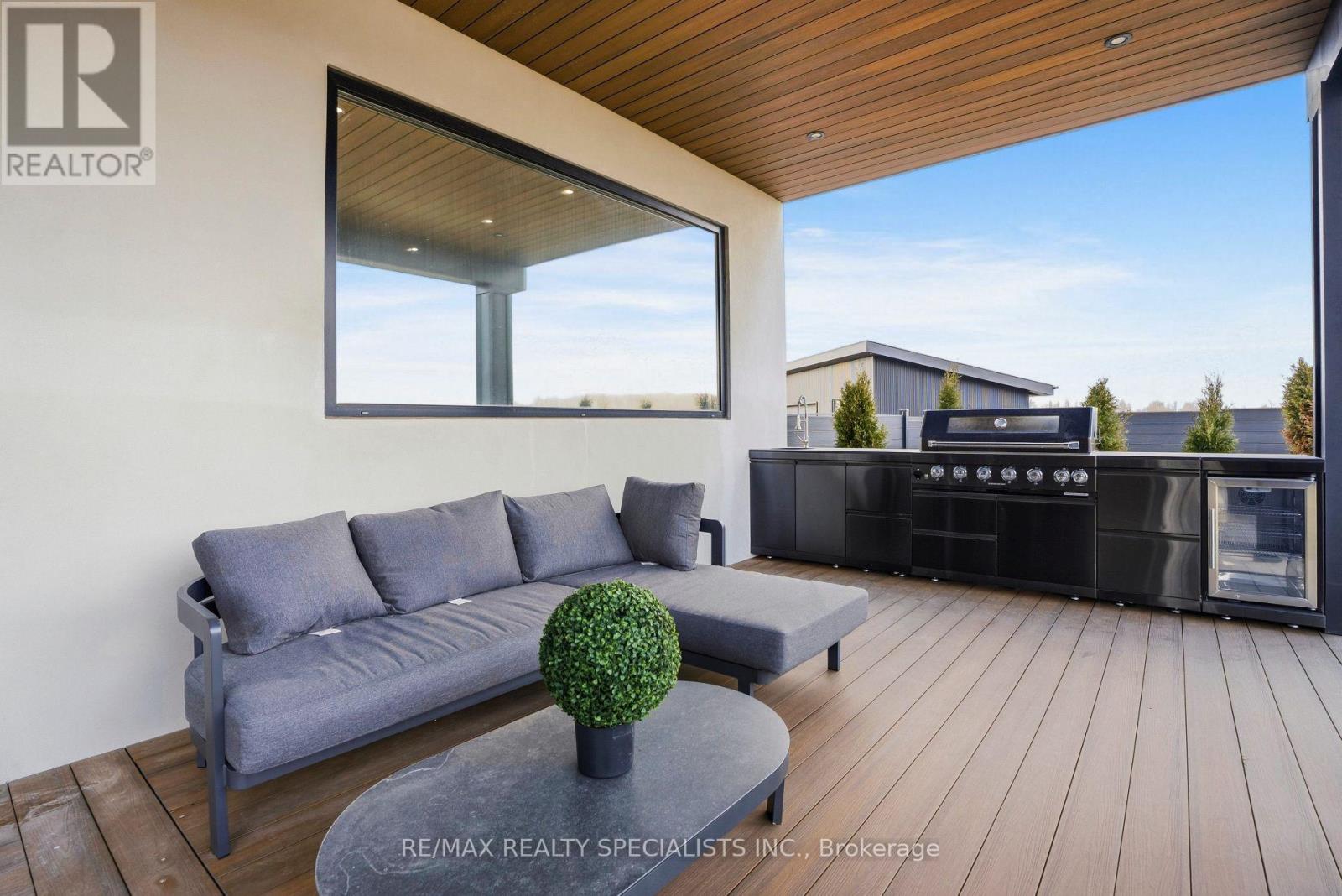 295449 8th Line Property Photo 30