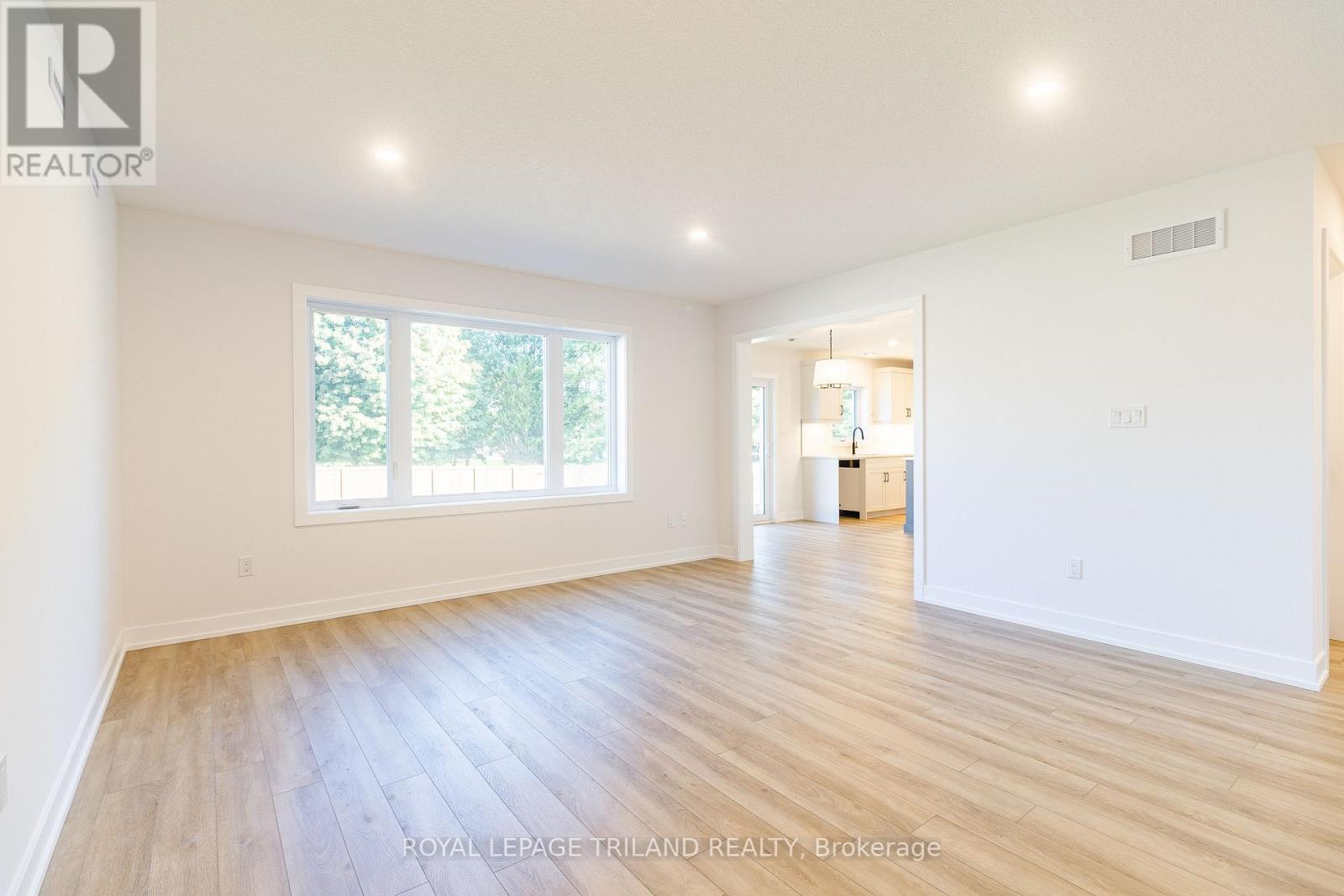 18 Hawks Gate Property Photo 4