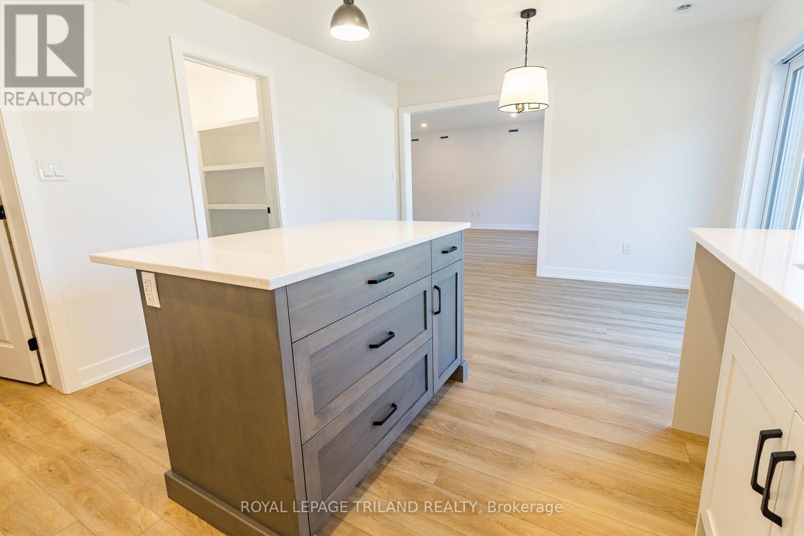 18 Hawks Gate Property Photo 8