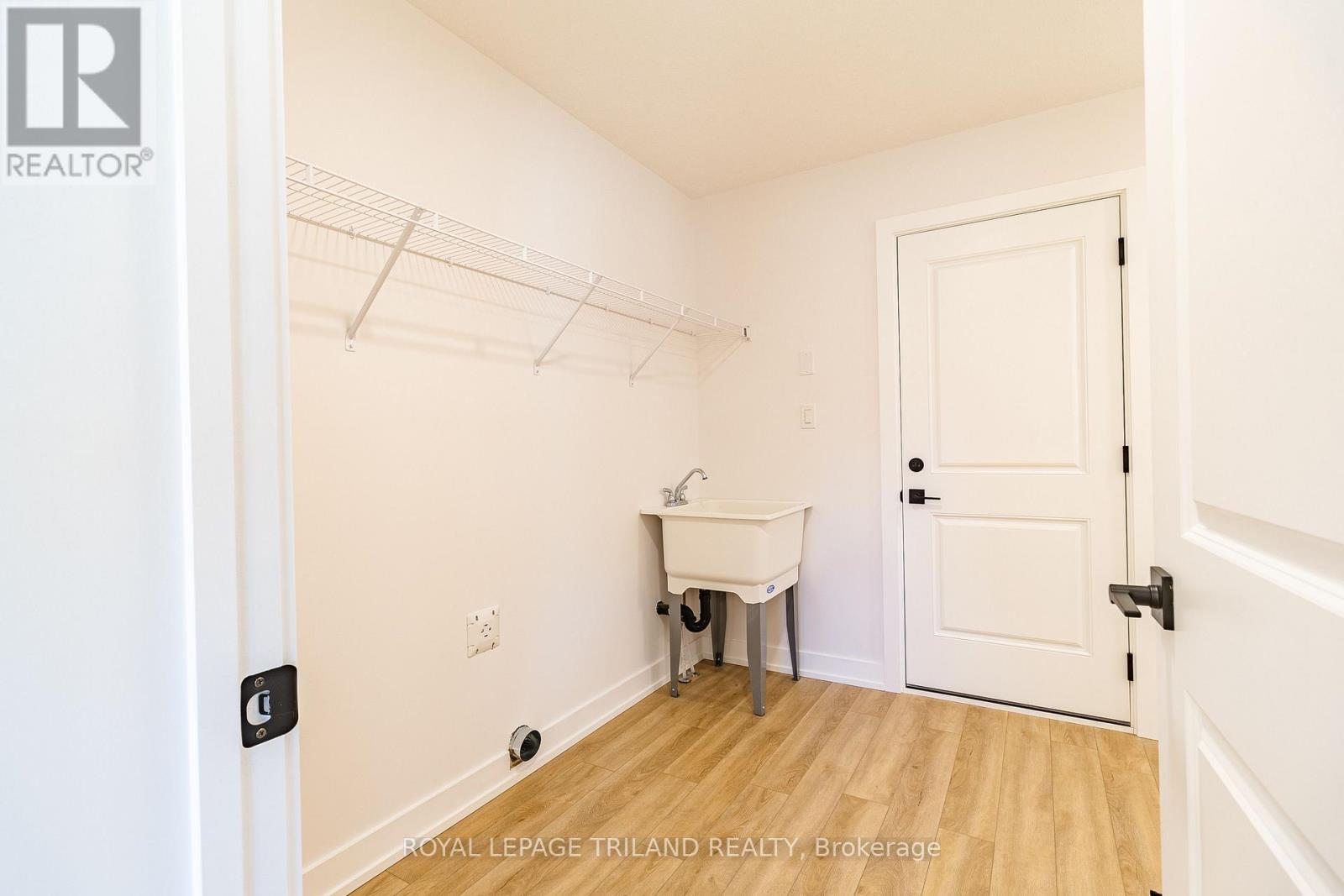 18 Hawks Gate Property Photo 9
